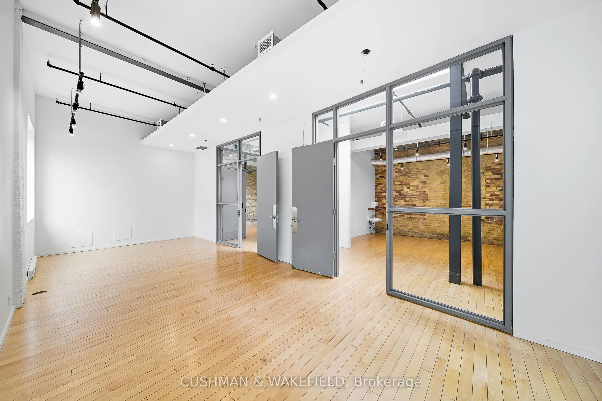 828 Richmond Street W