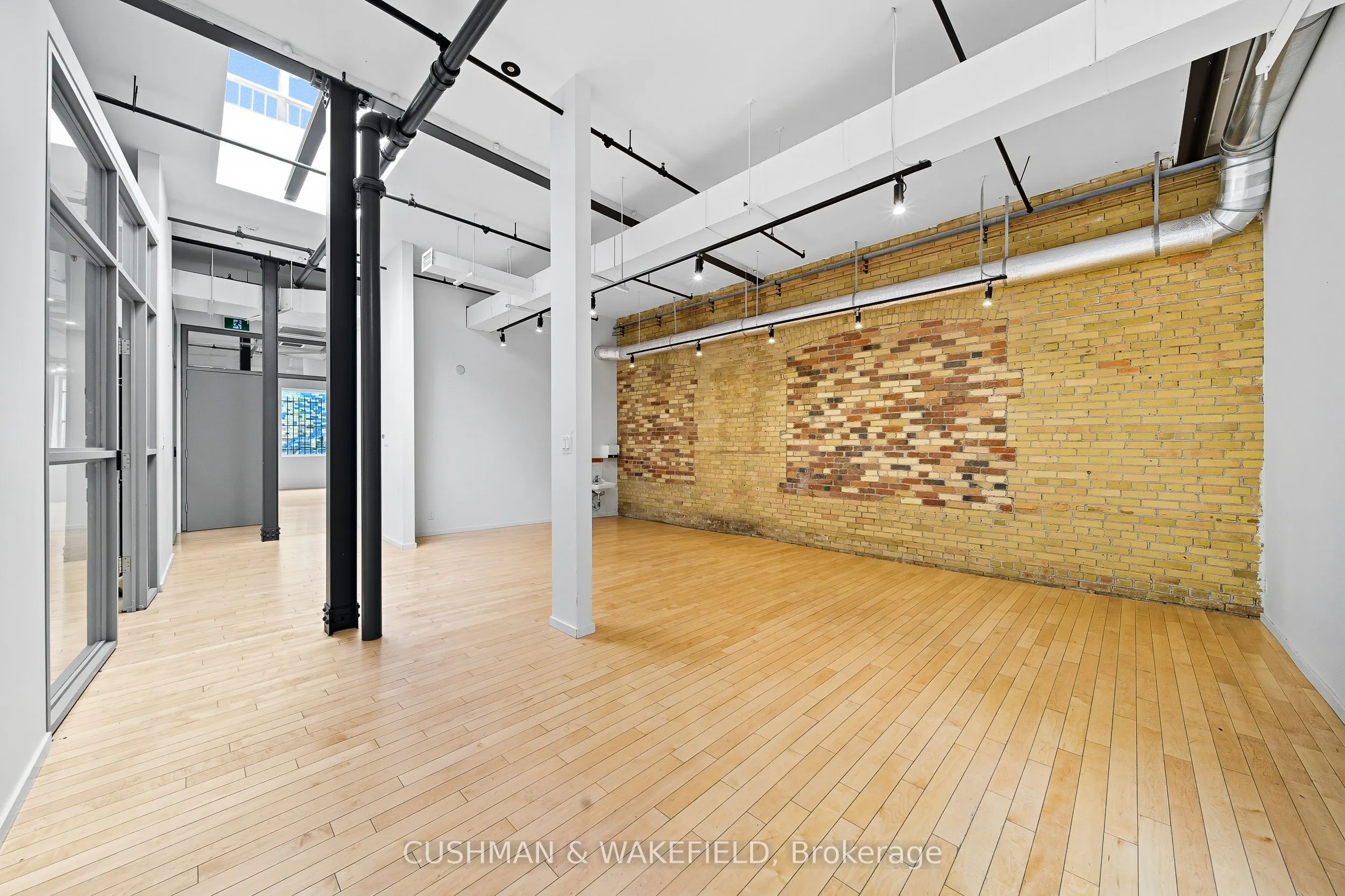 828 Richmond Street W
