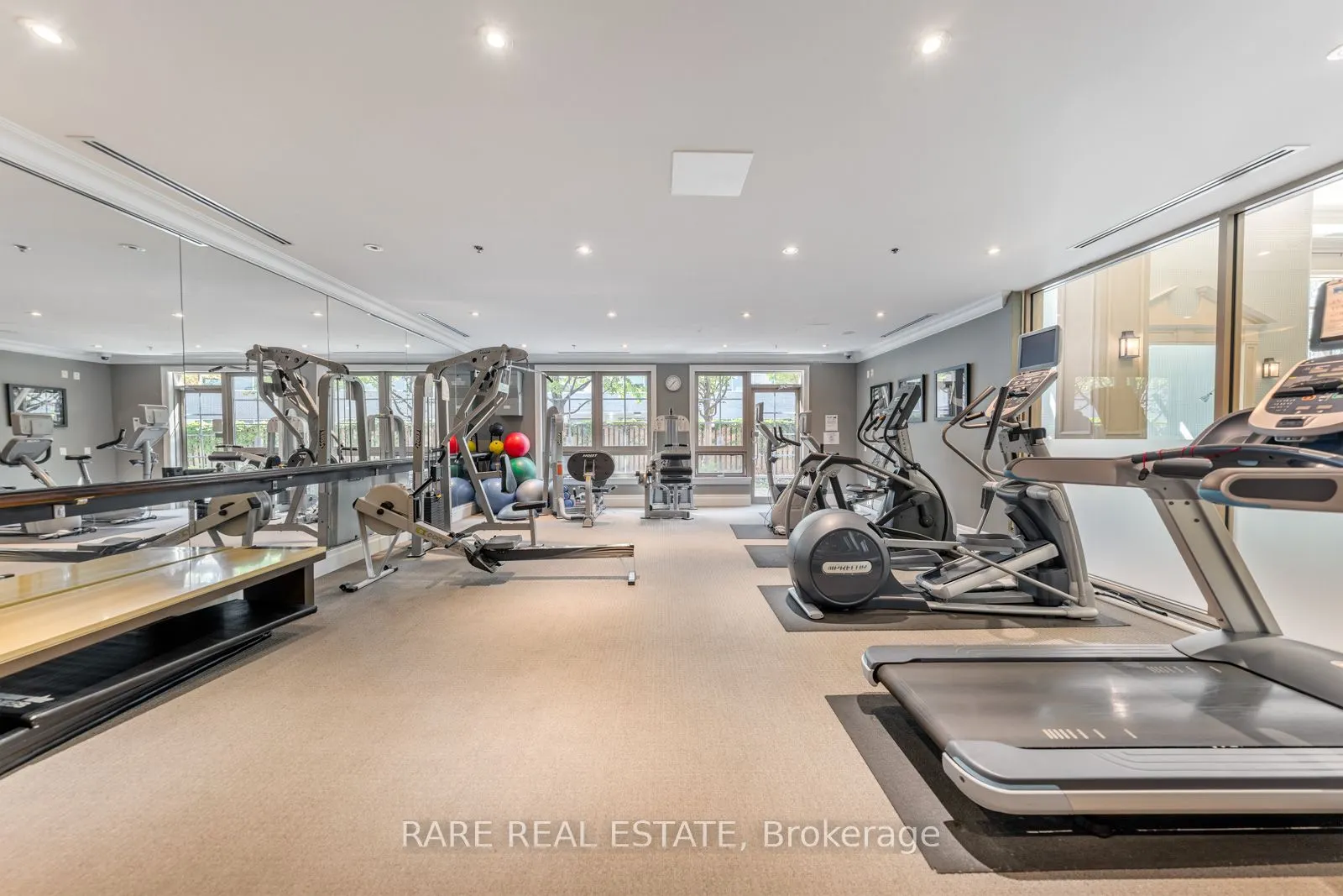 20 Burkebrook Place, #611