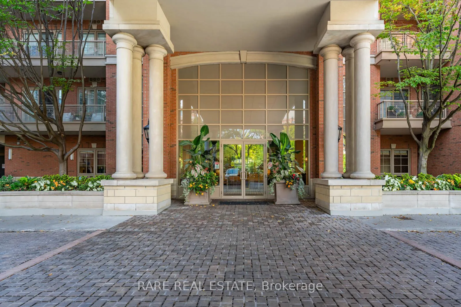 20 Burkebrook Place, #611