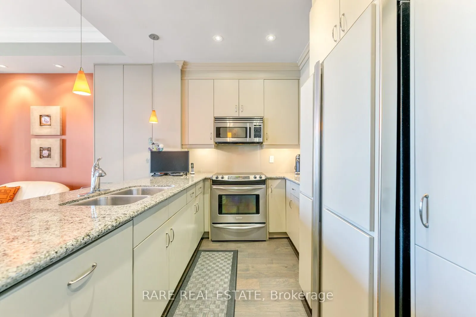 20 Burkebrook Place, #611