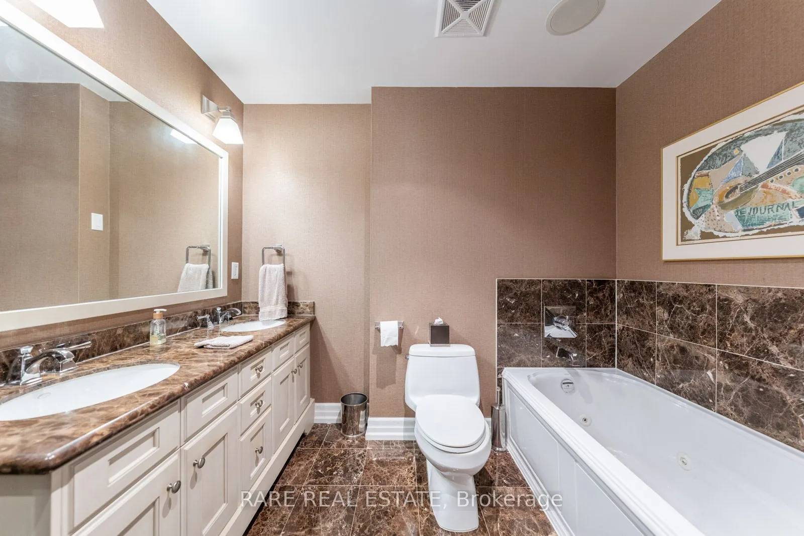 20 Burkebrook Place, #611