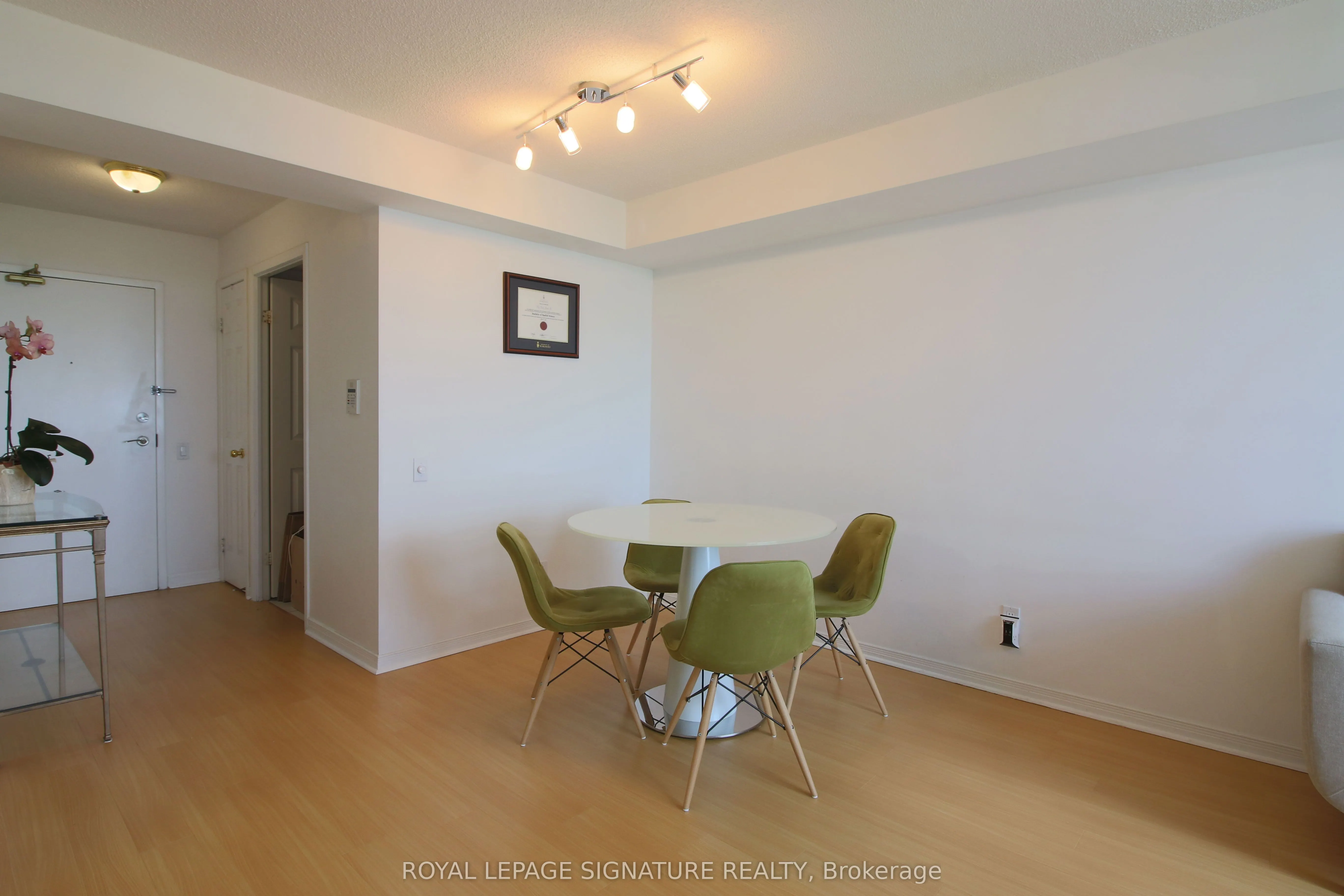 8 Hillcrest Avenue, #2210
