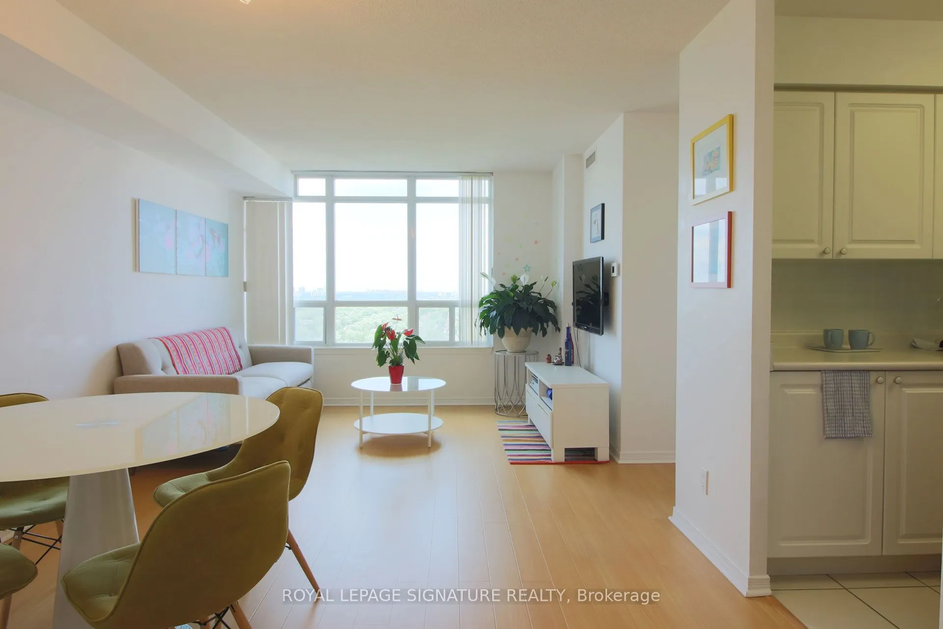 8 Hillcrest Avenue, #2210