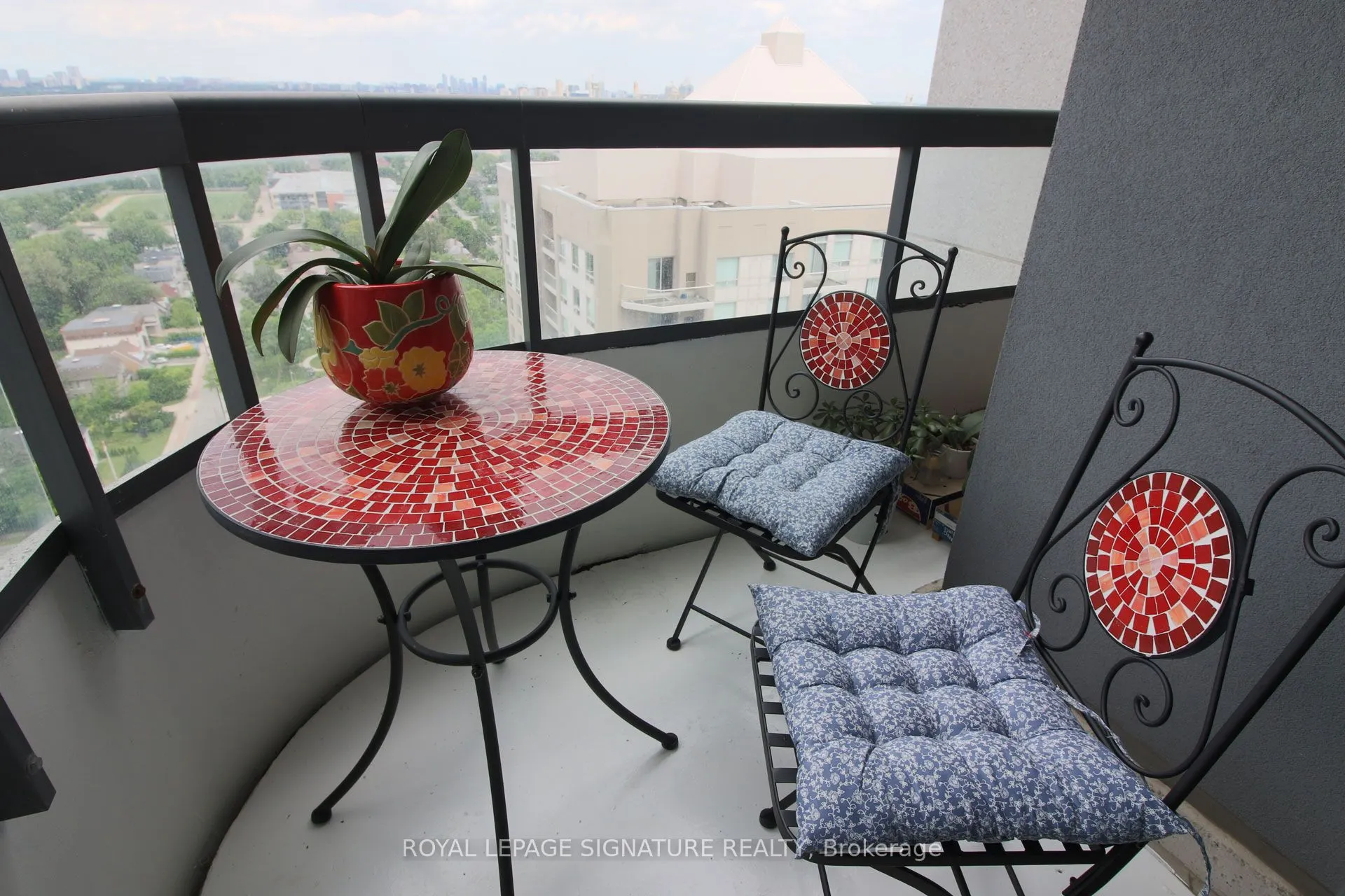 8 Hillcrest Avenue, #2210