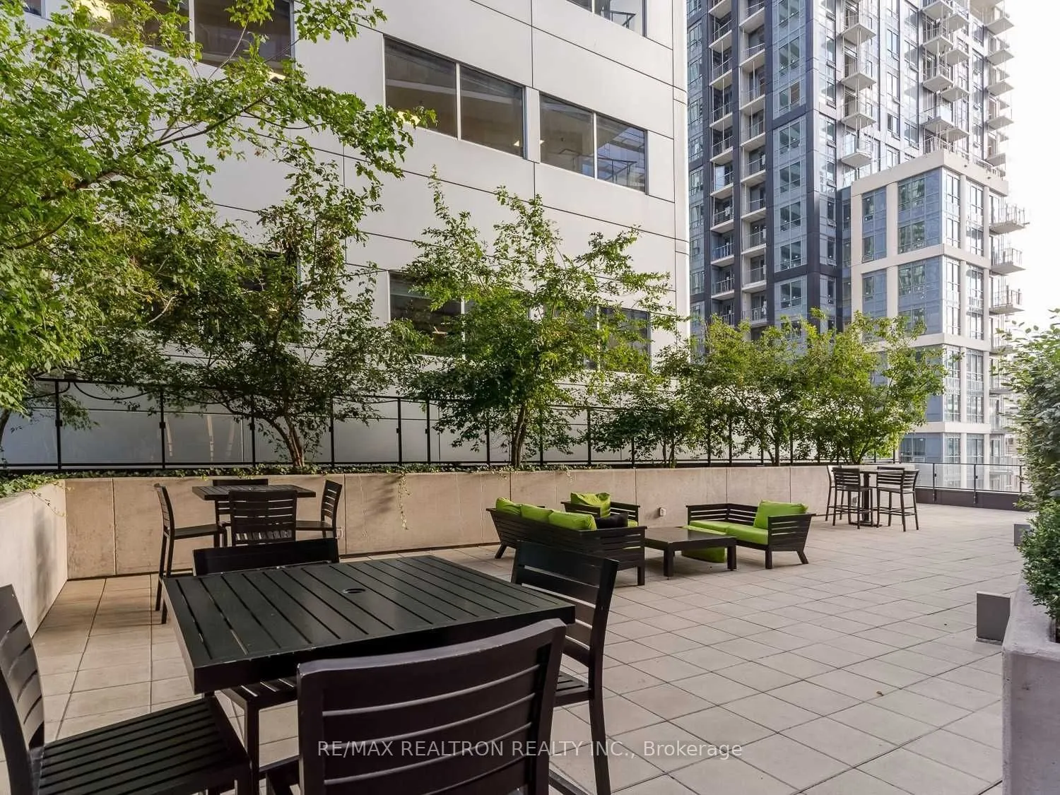 125 Peter Street, #8