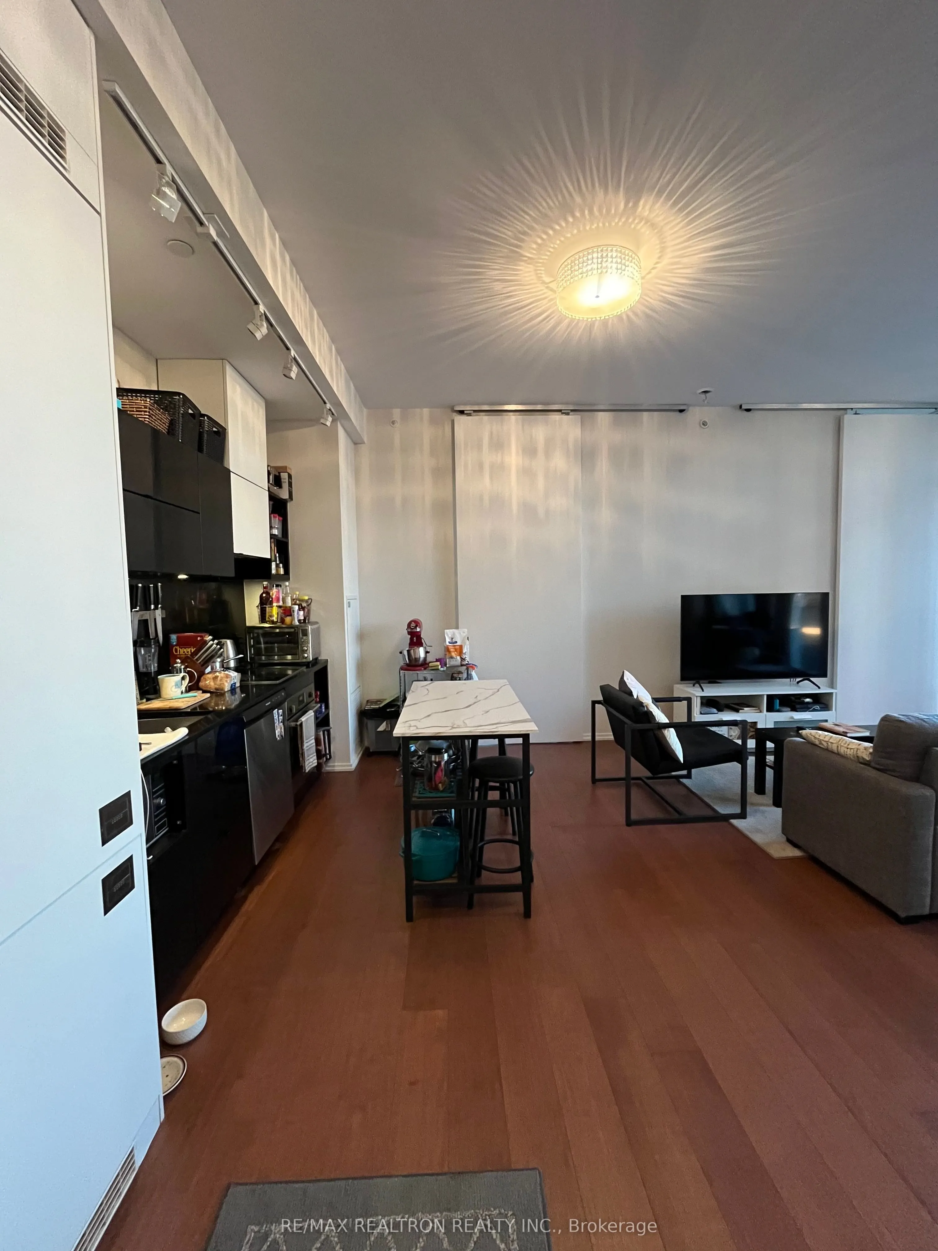 125 Peter Street, #8
