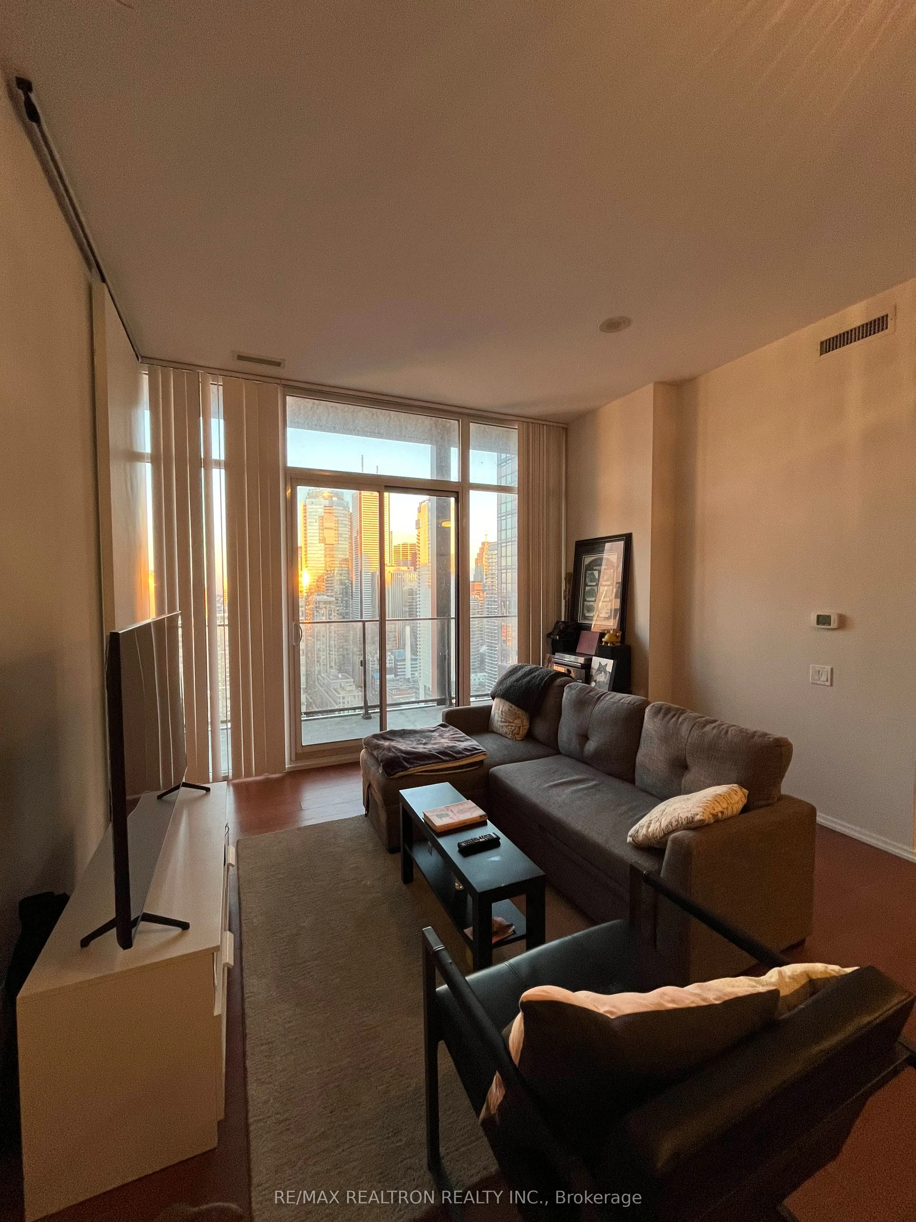 125 Peter Street, #8