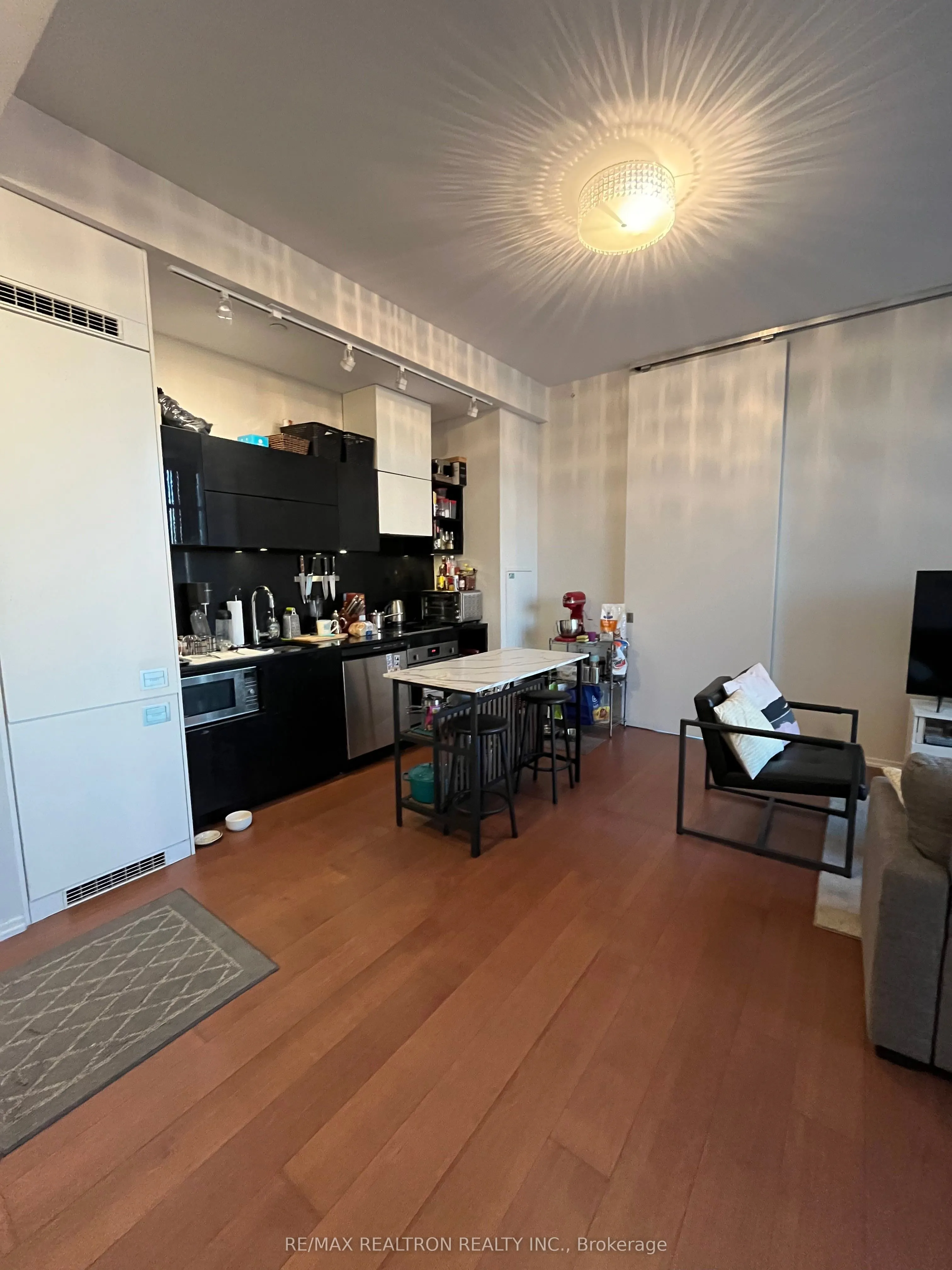 125 Peter Street, #8