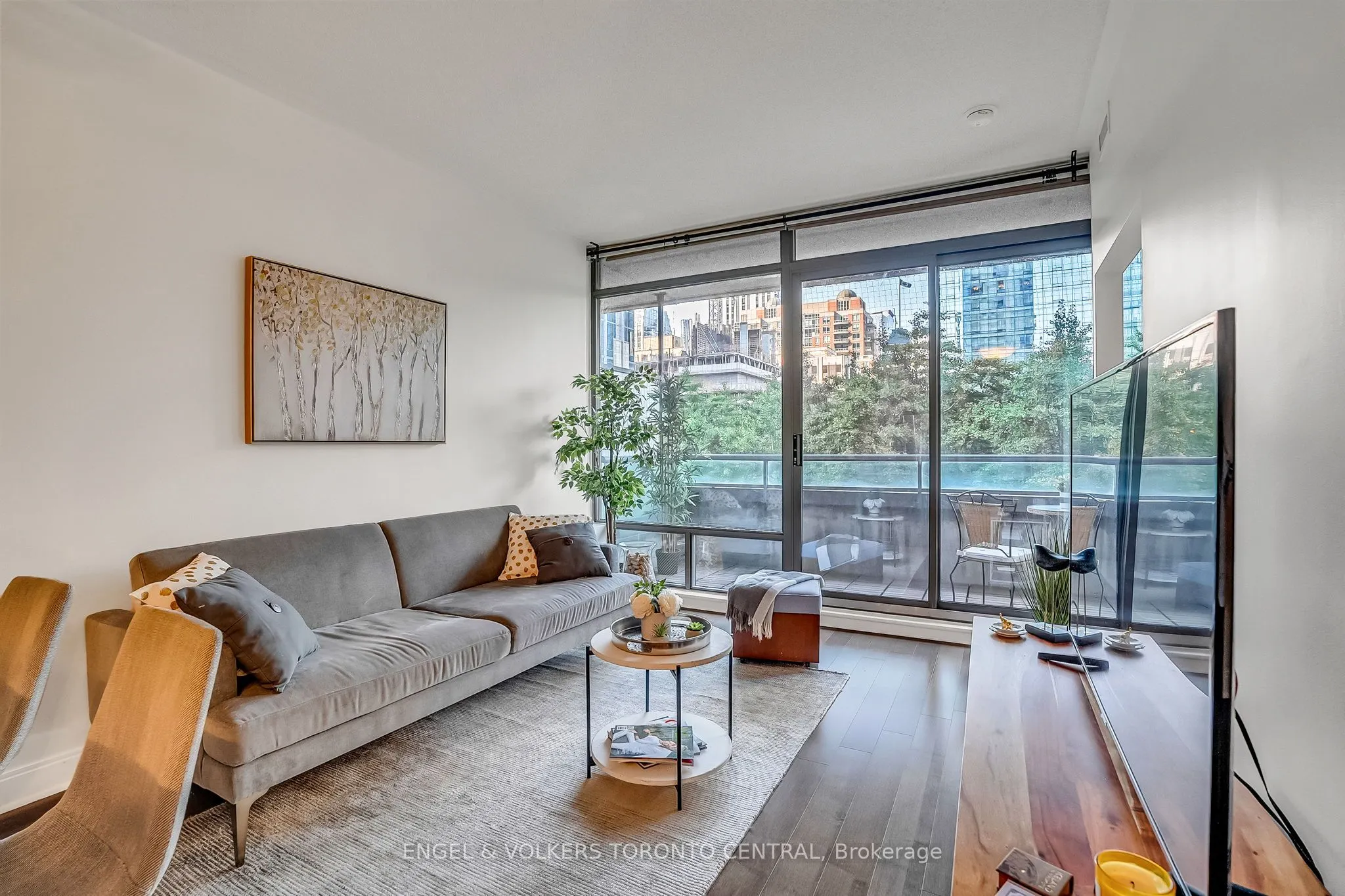 18 Yorkville Avenue, #306