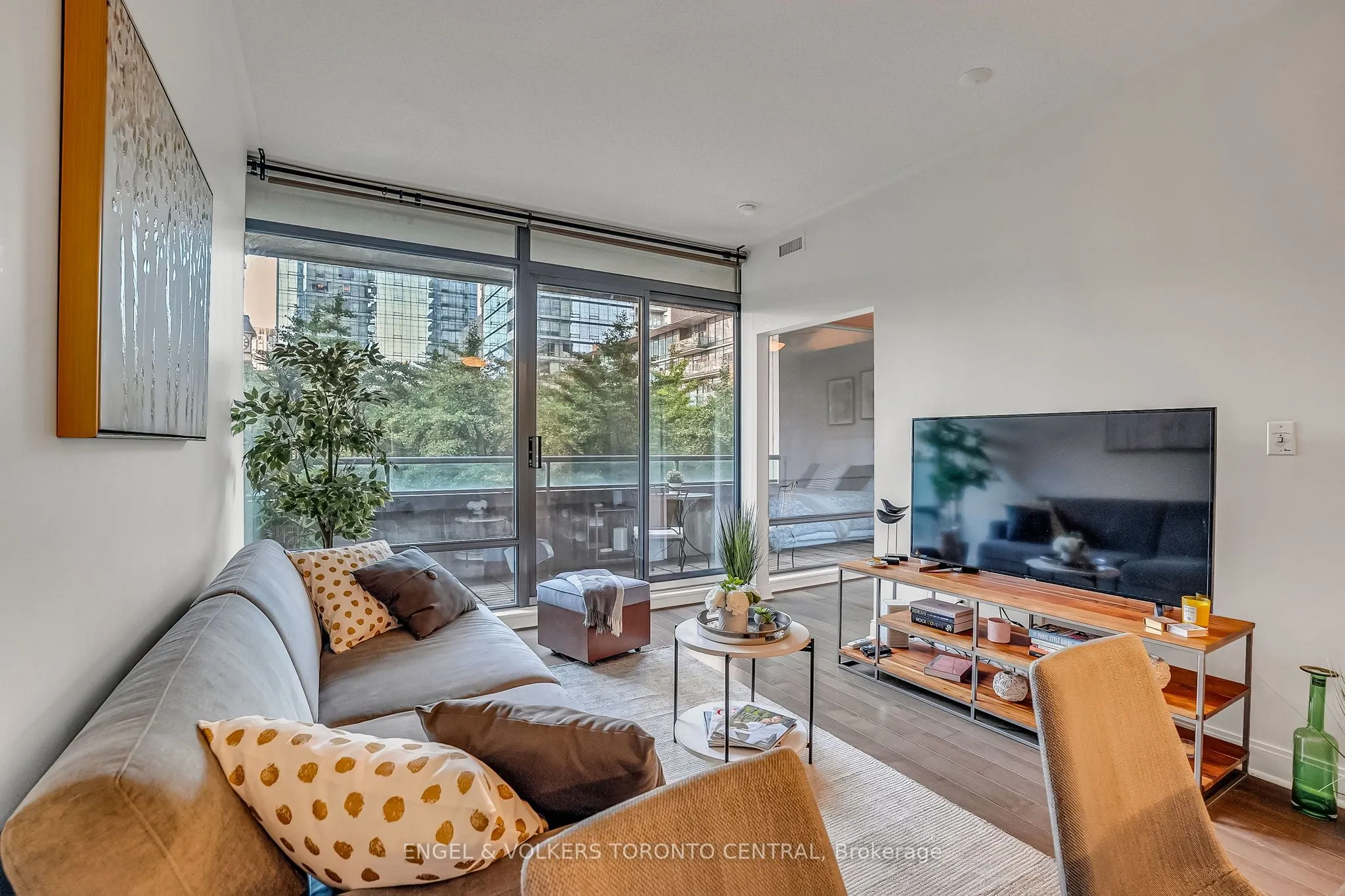 18 Yorkville Avenue, #306