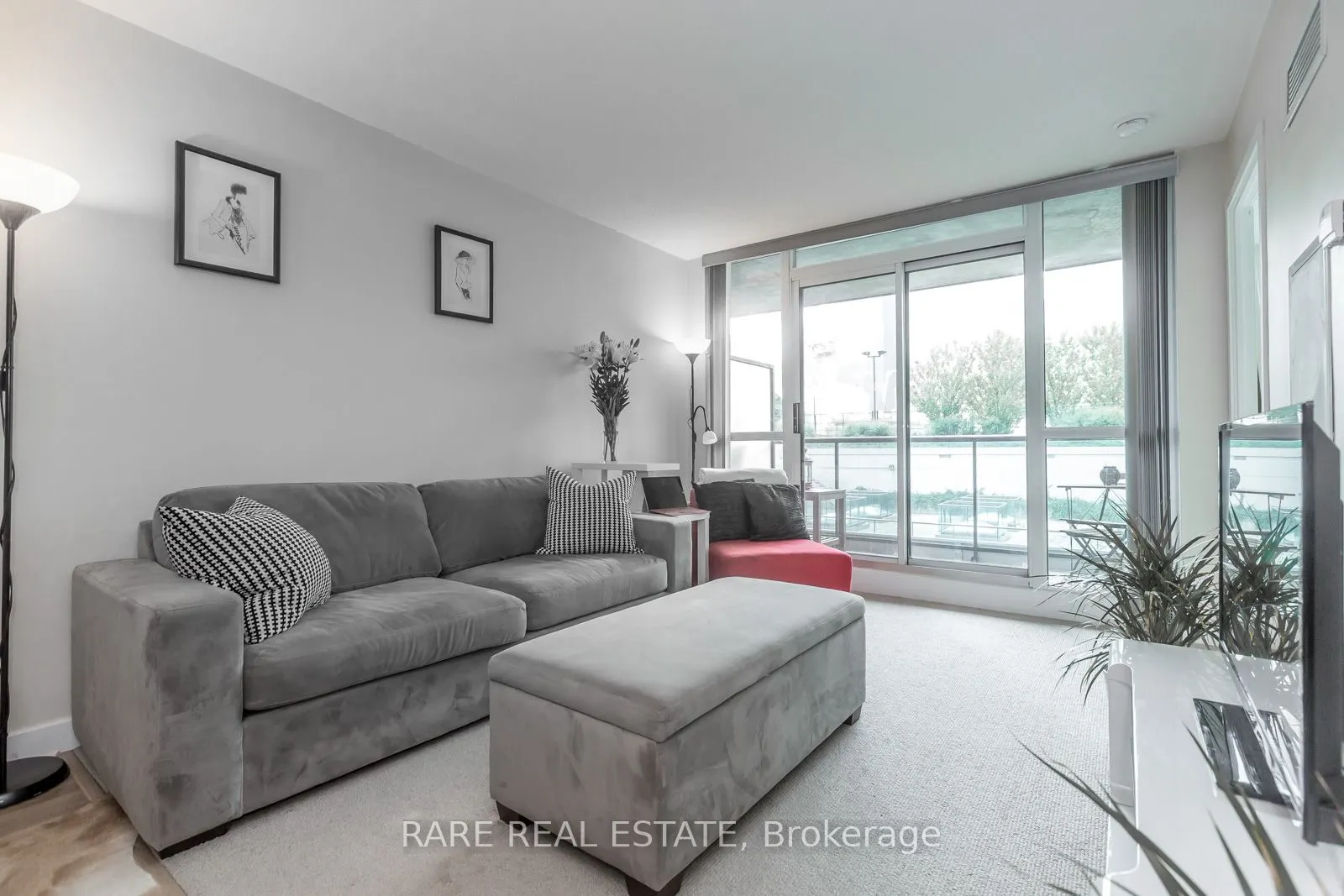 12 Yonge Street N, #501
