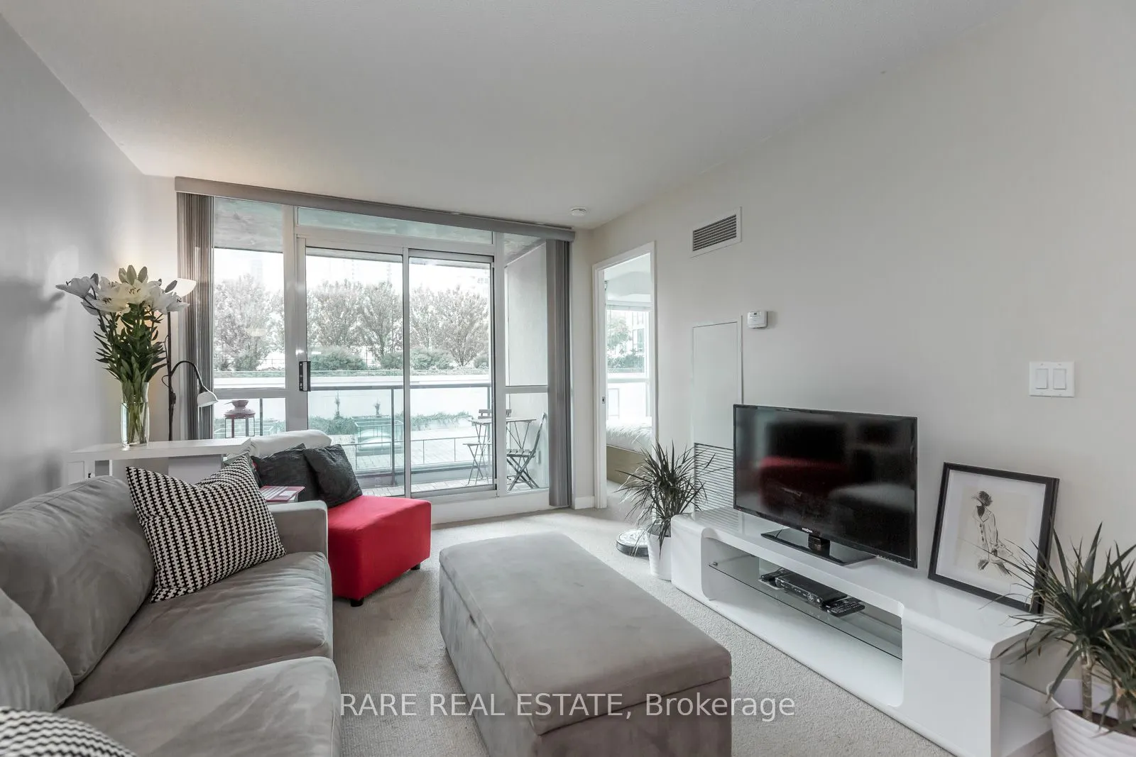 12 Yonge Street N, #501