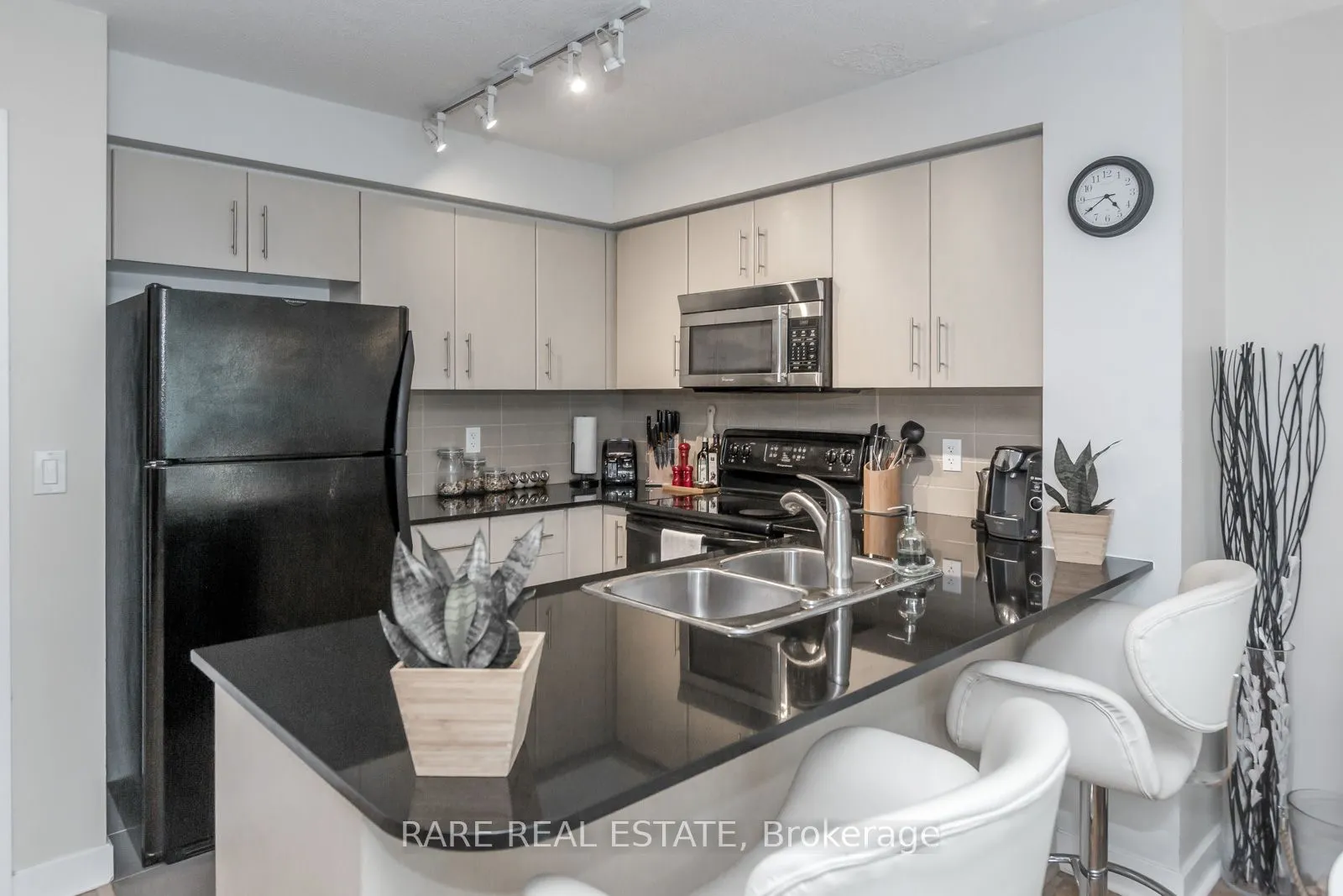 12 Yonge Street N, #501