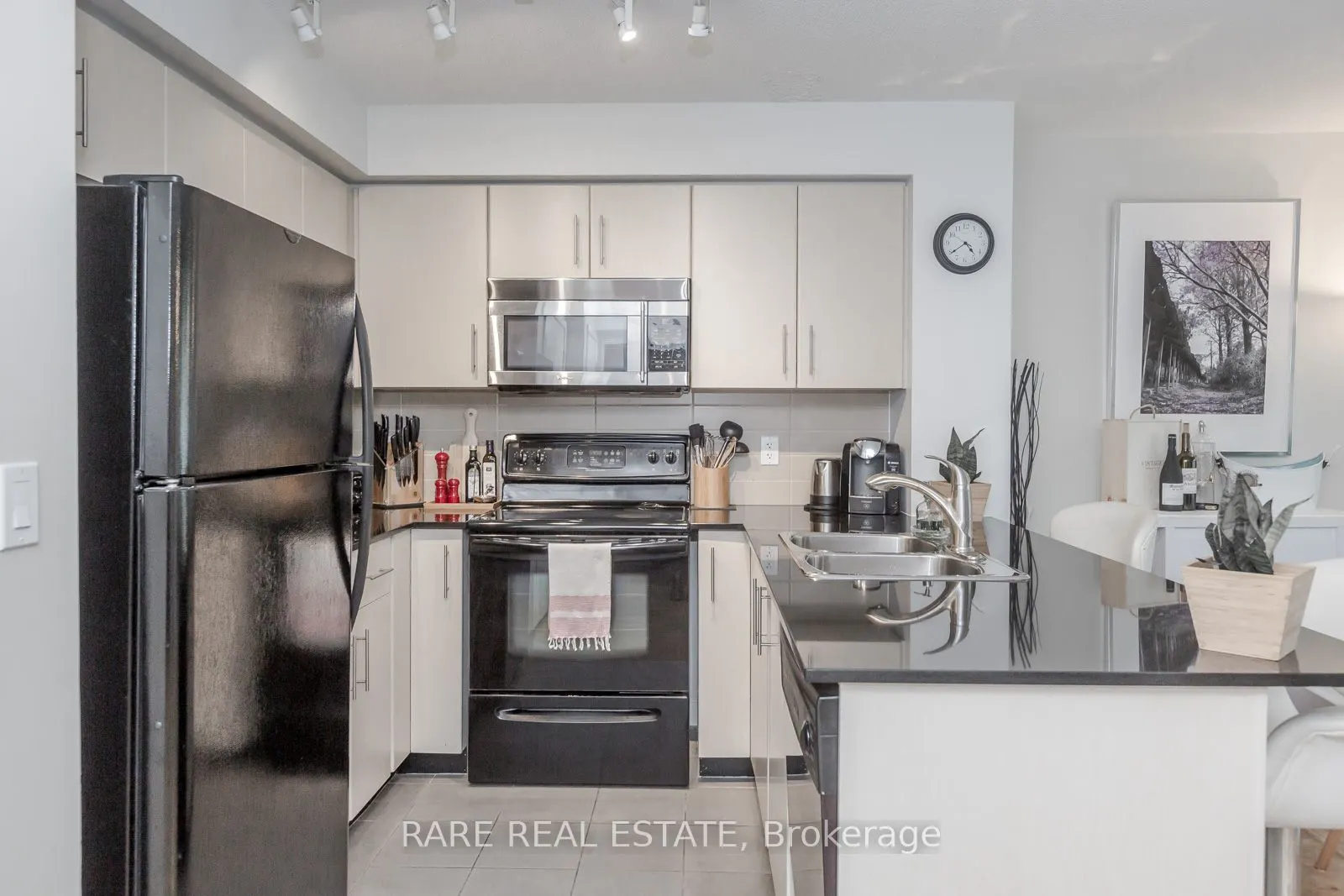 12 Yonge Street N, #501
