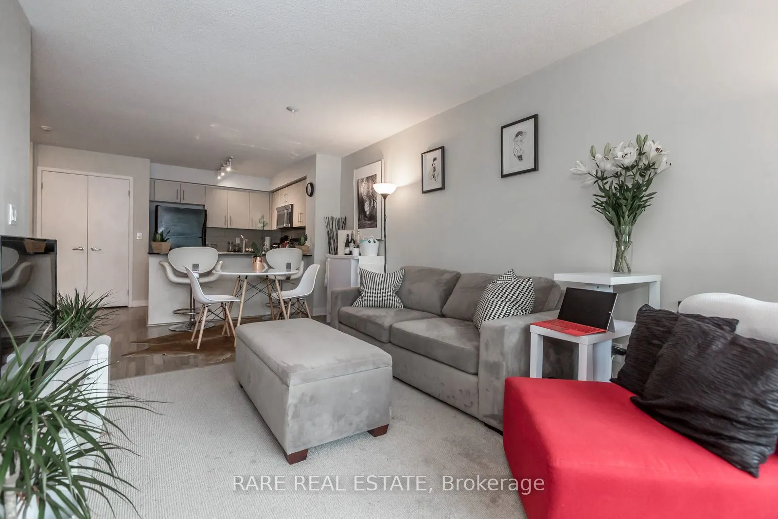 12 Yonge Street N, #501