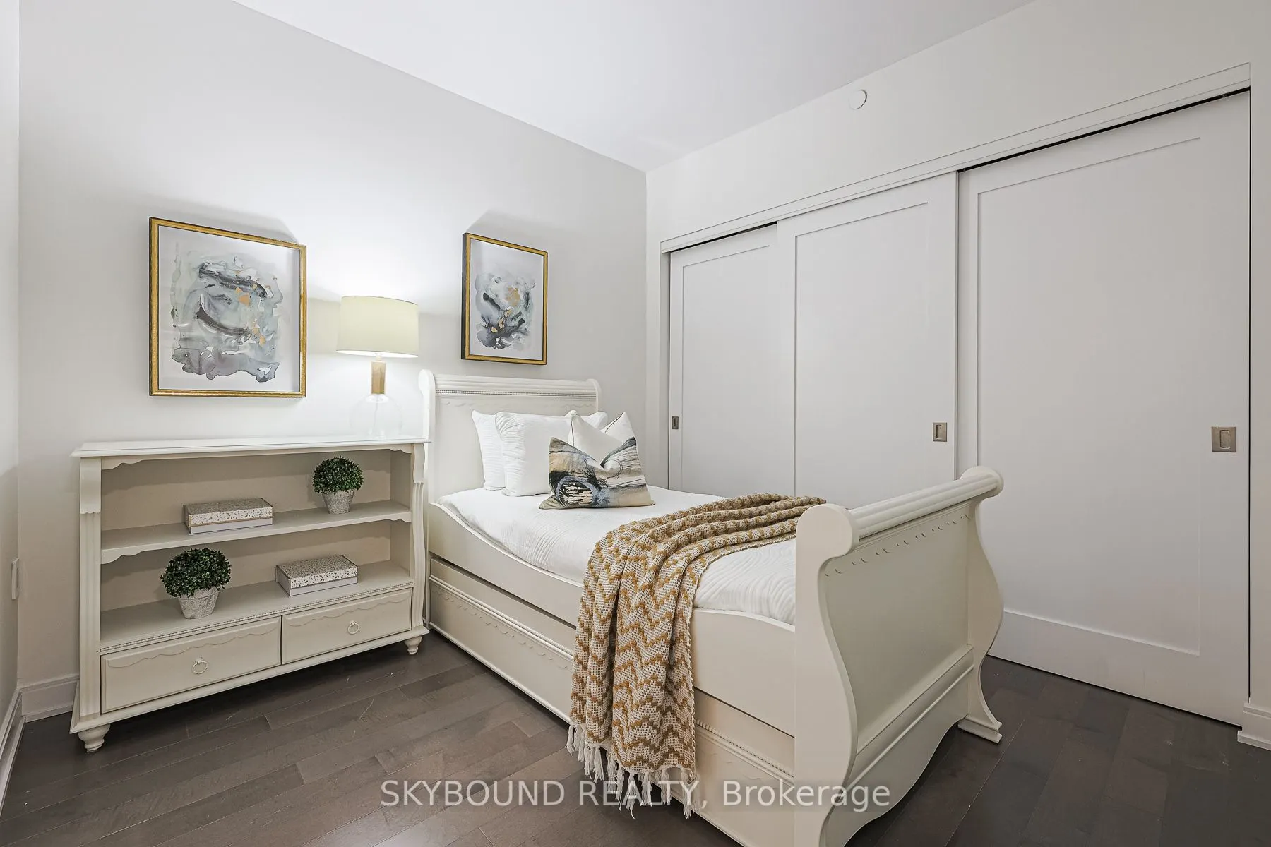 55 Front Street E, #323