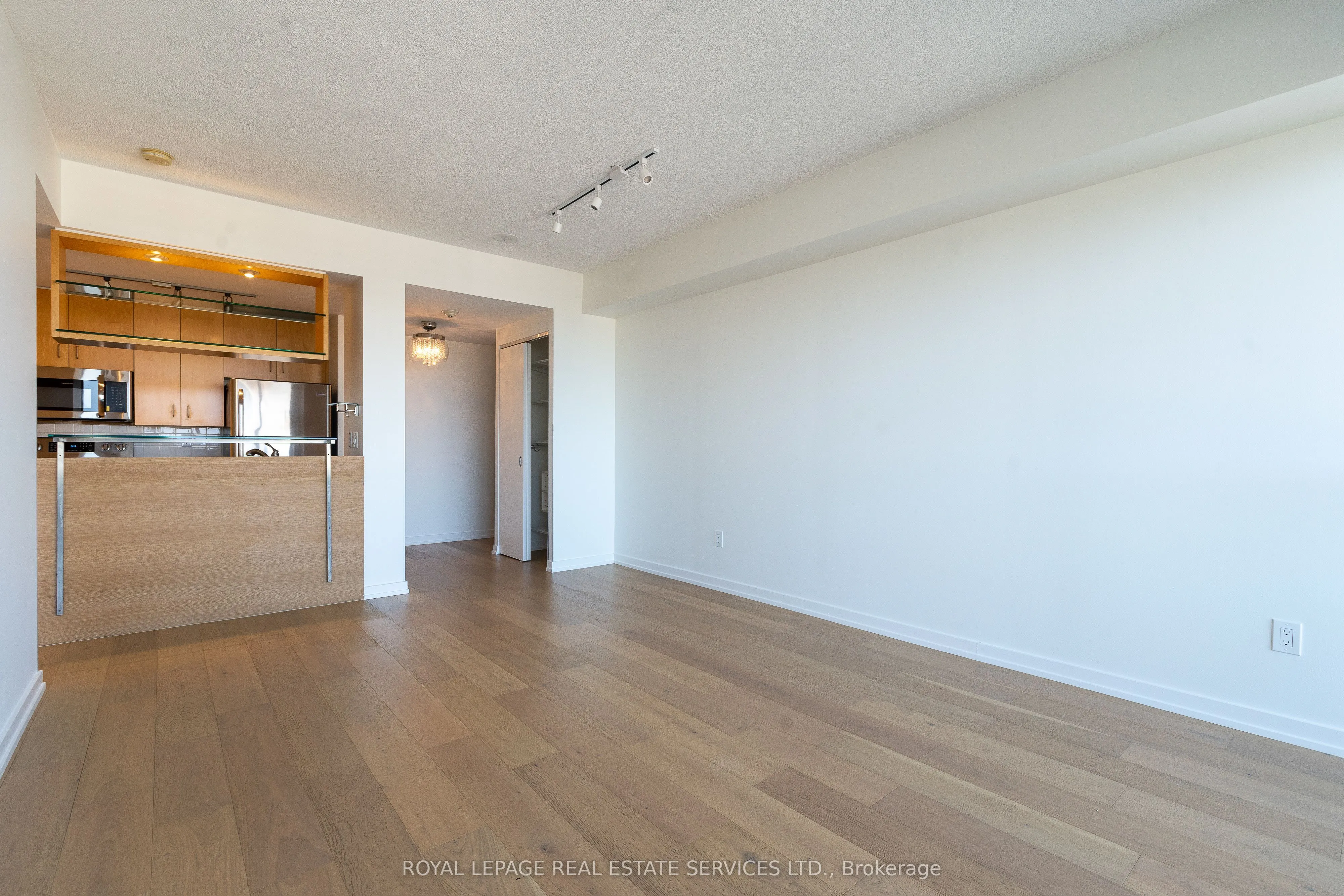 281 Mutual Street, #2806