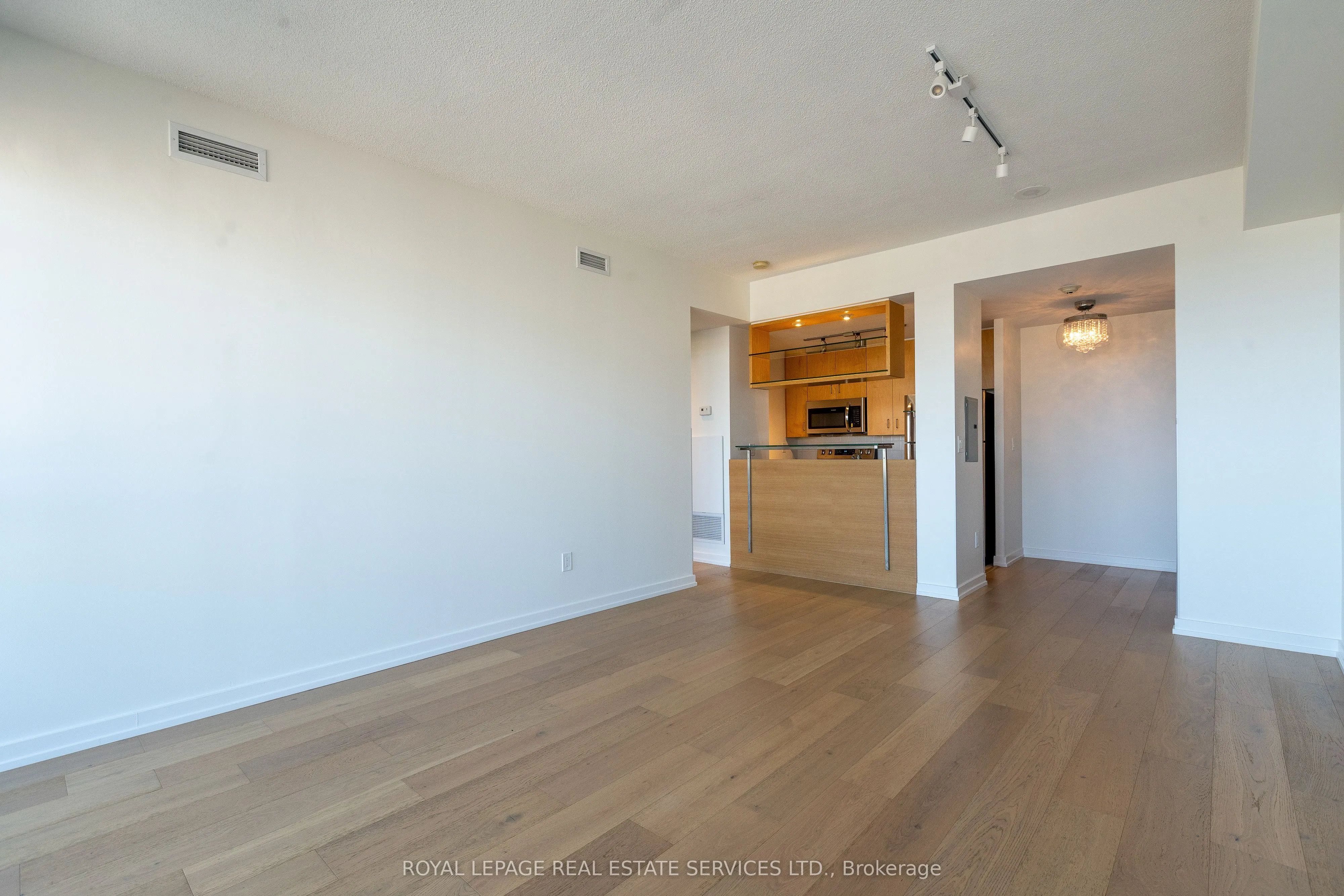 281 Mutual Street, #2806
