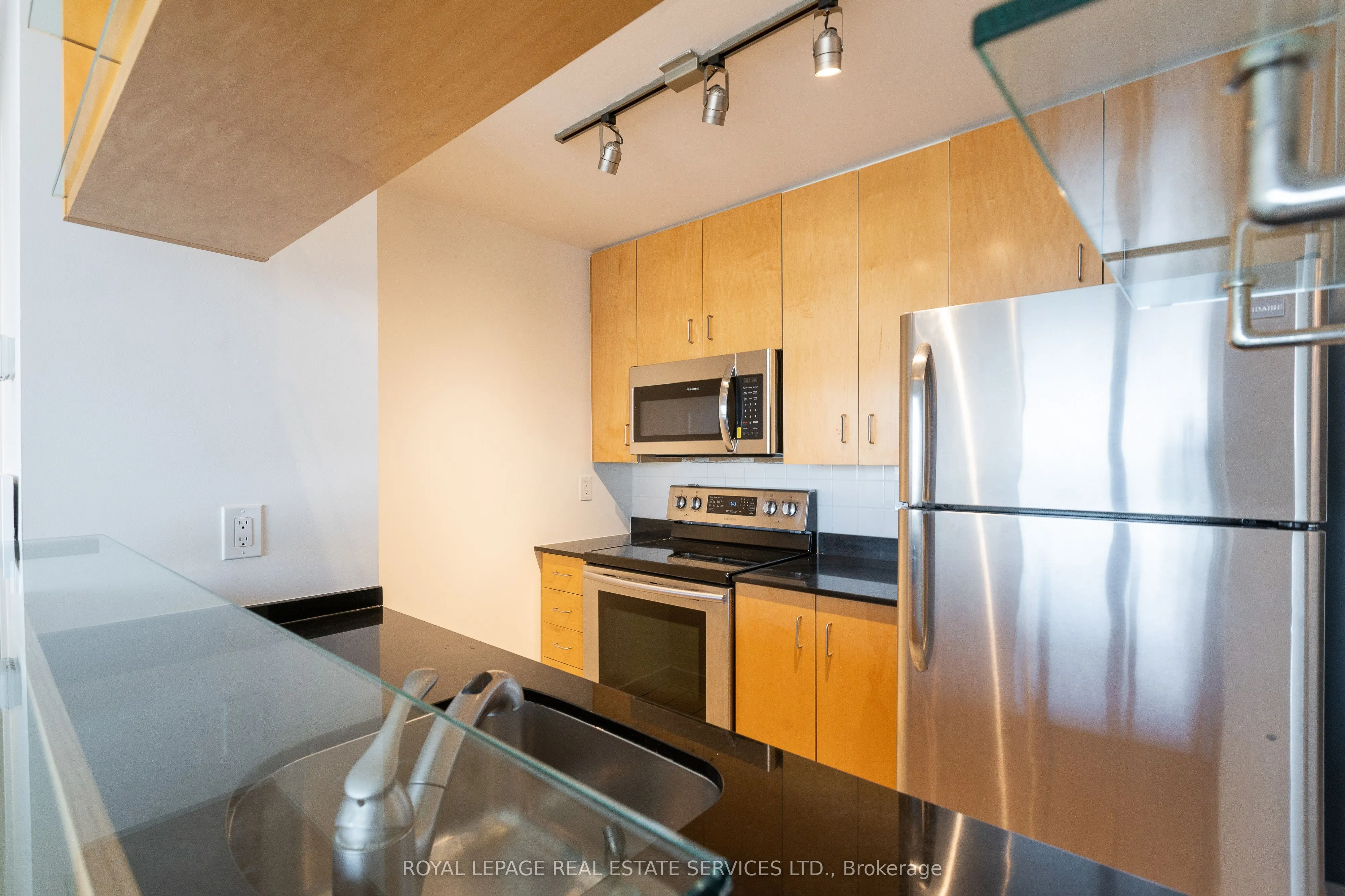 281 Mutual Street, #2806