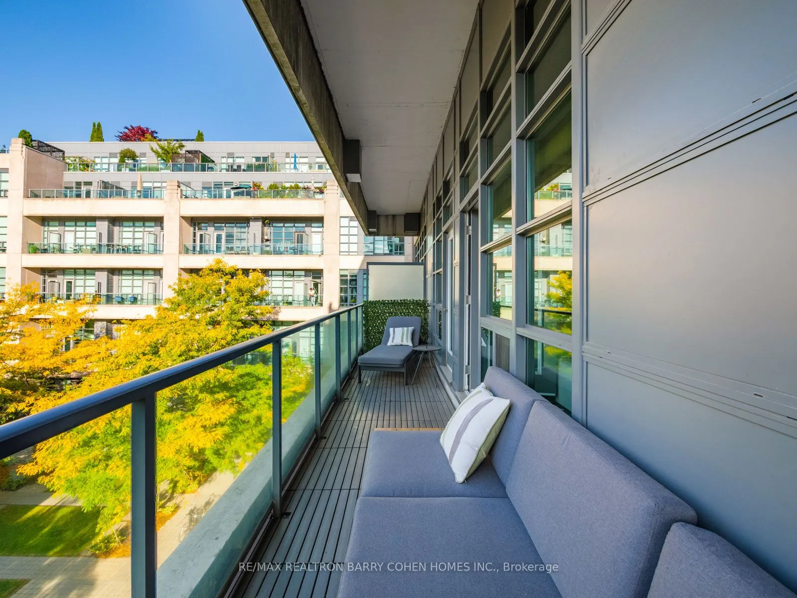 380 Macpherson Avenue, #307