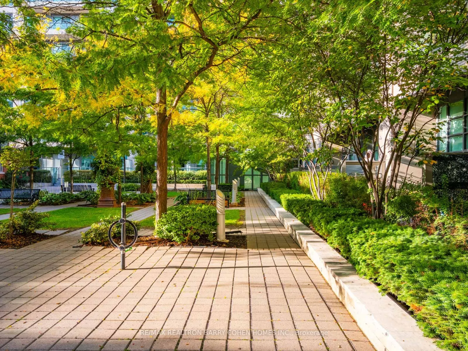 380 Macpherson Avenue, #307