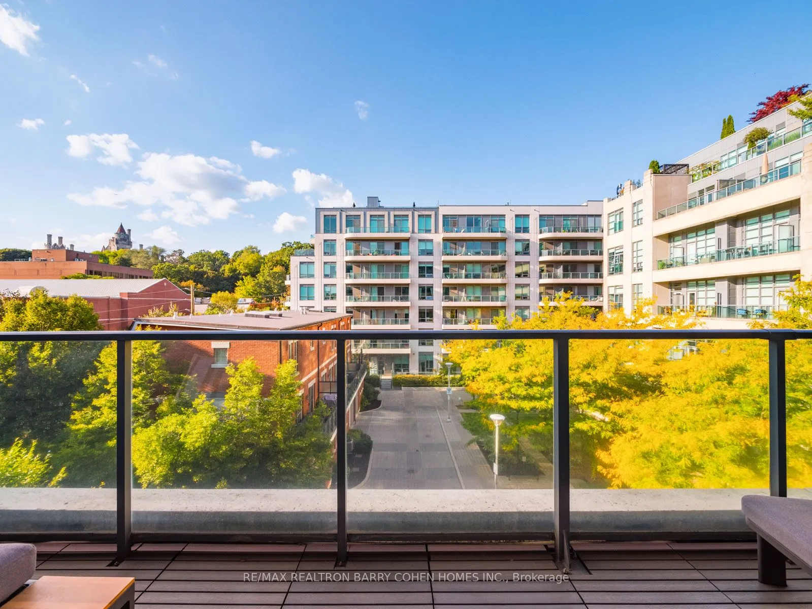 380 Macpherson Avenue, #307