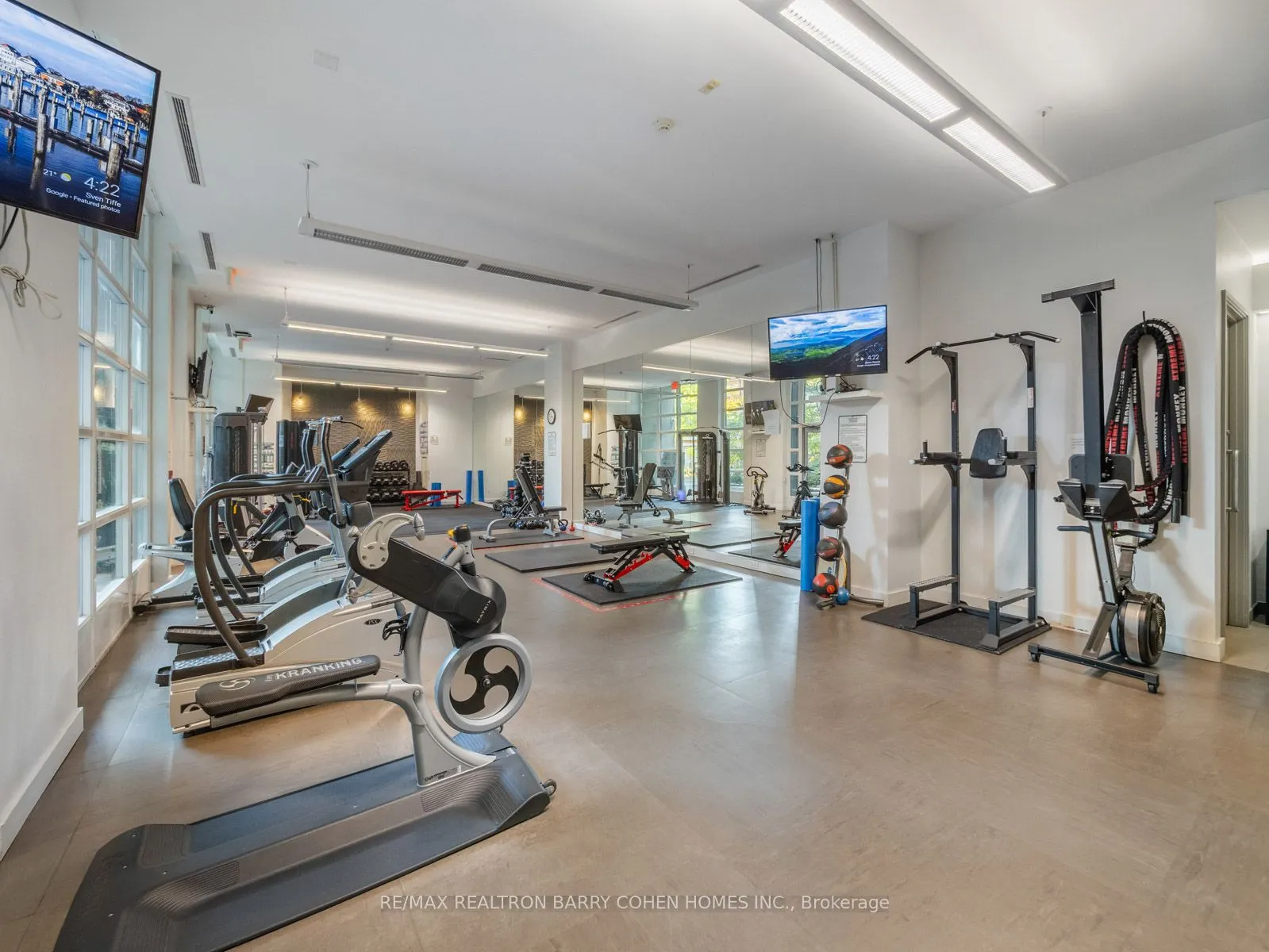 380 Macpherson Avenue, #307