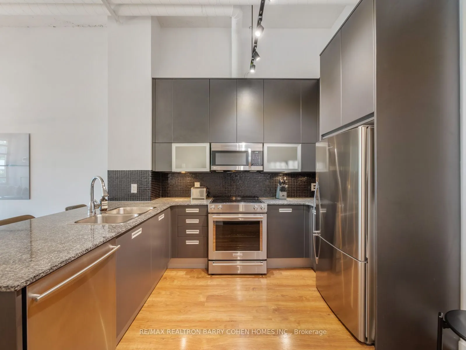 380 Macpherson Avenue, #307