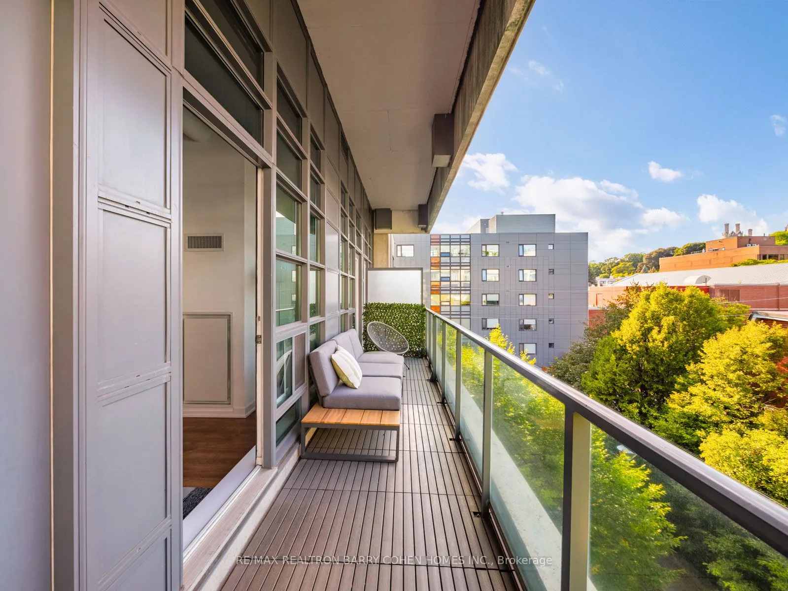 380 Macpherson Avenue, #307