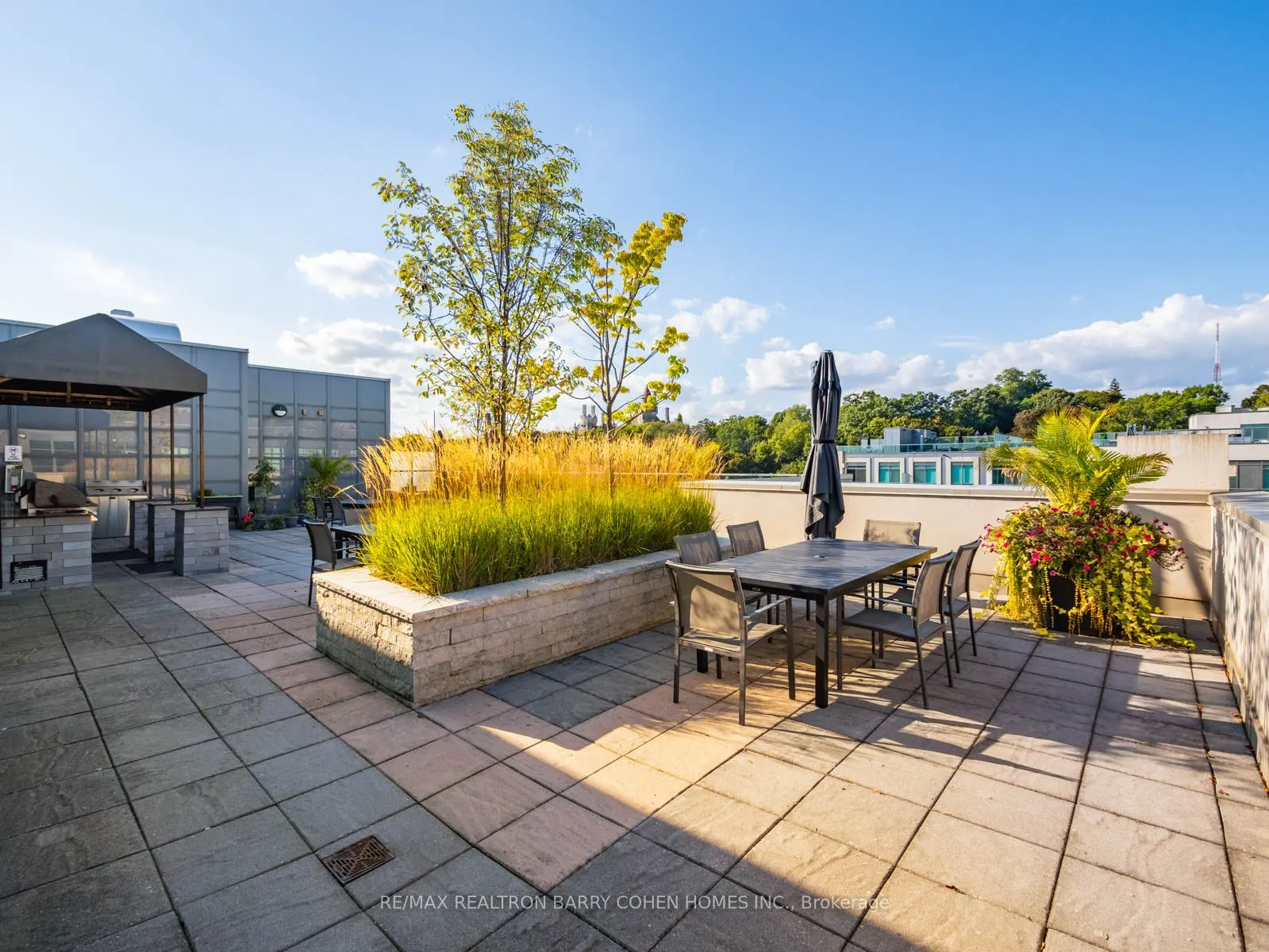 380 Macpherson Avenue, #307