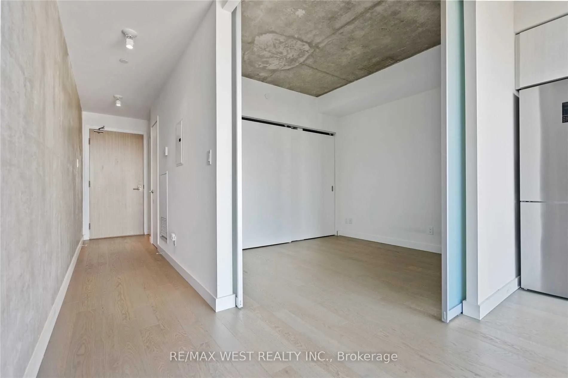111 Bathurst Street, #1104