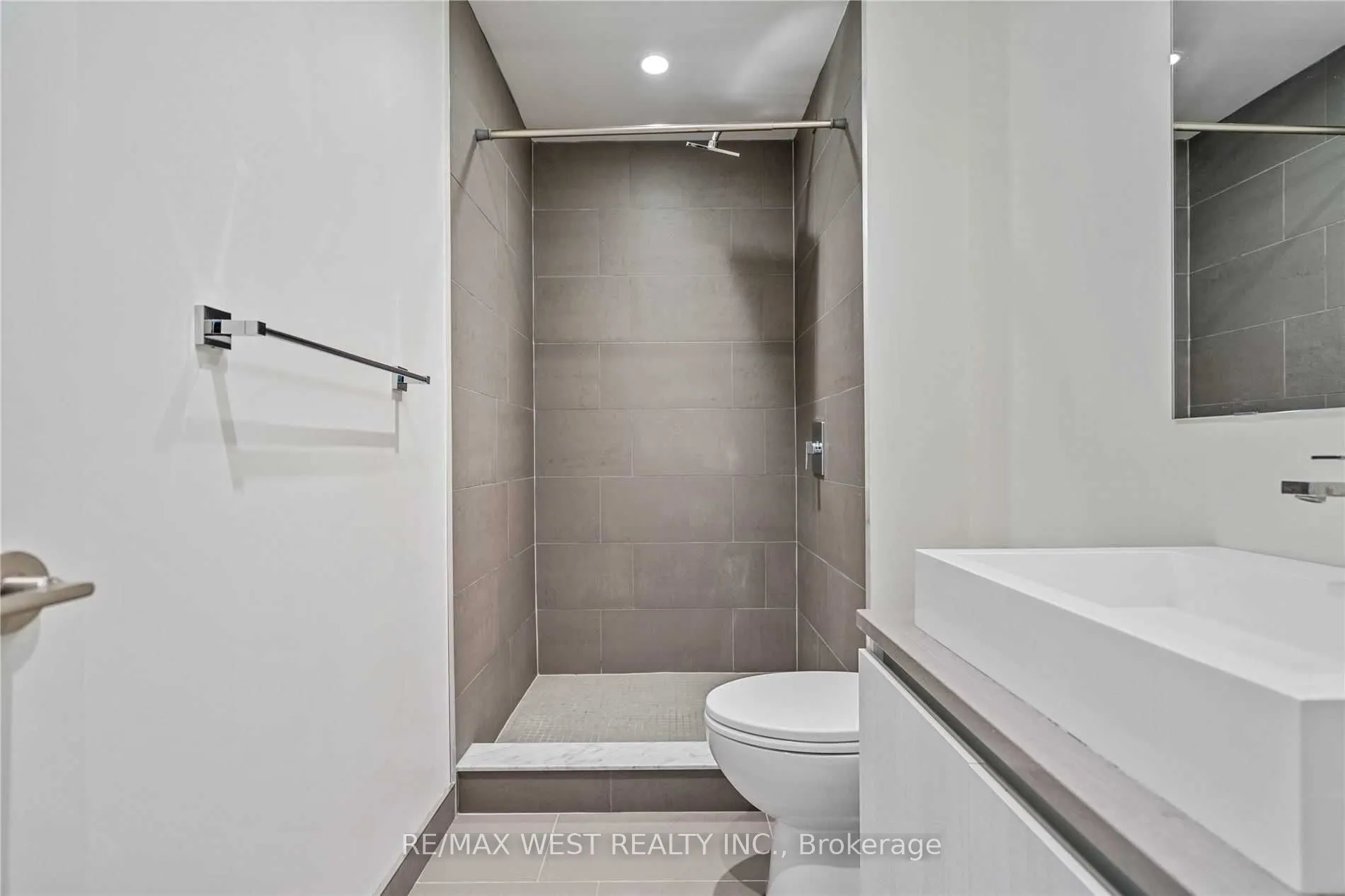 111 Bathurst Street, #1104
