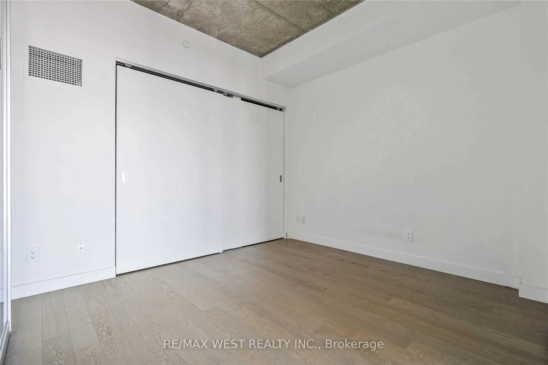 111 Bathurst Street, #1104