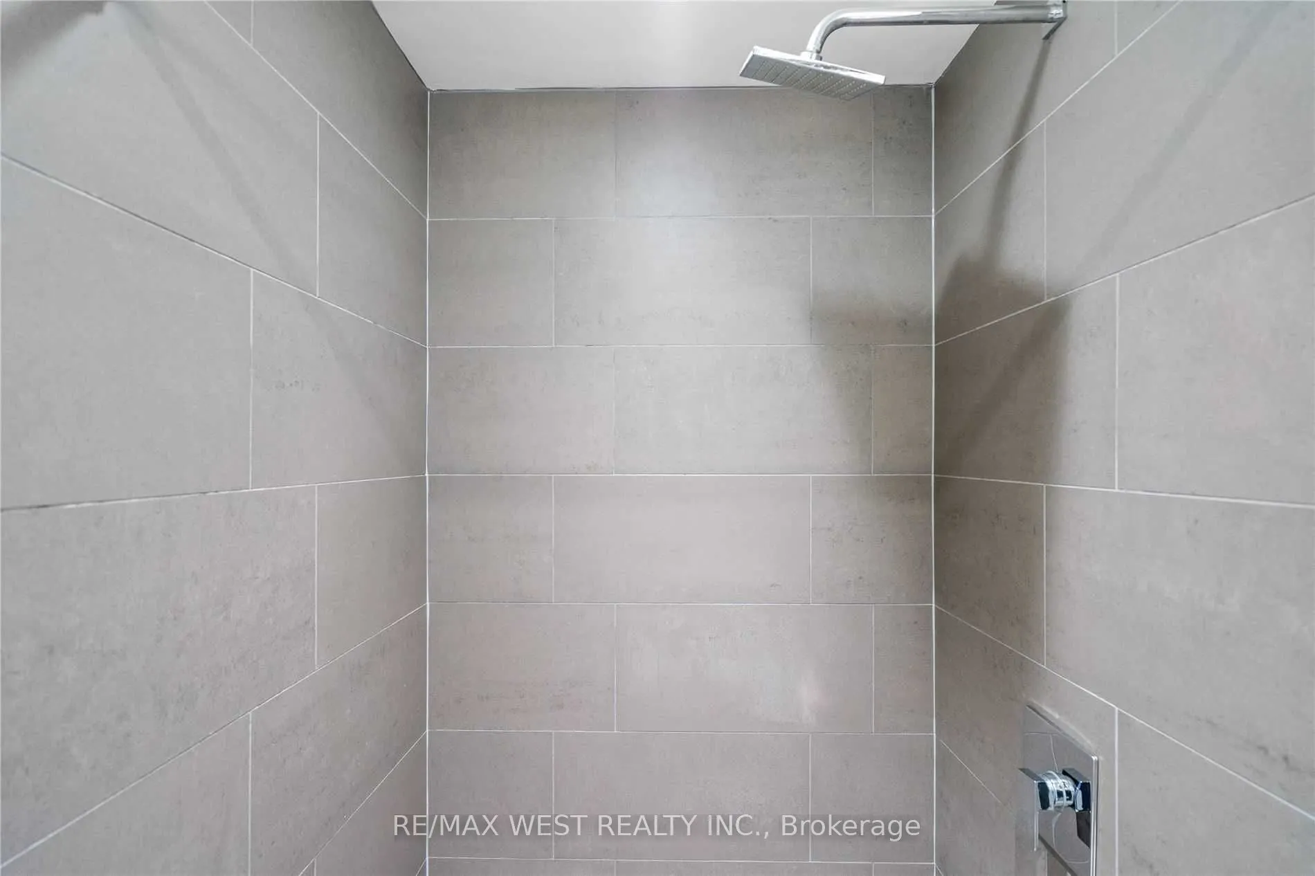 111 Bathurst Street, #1104