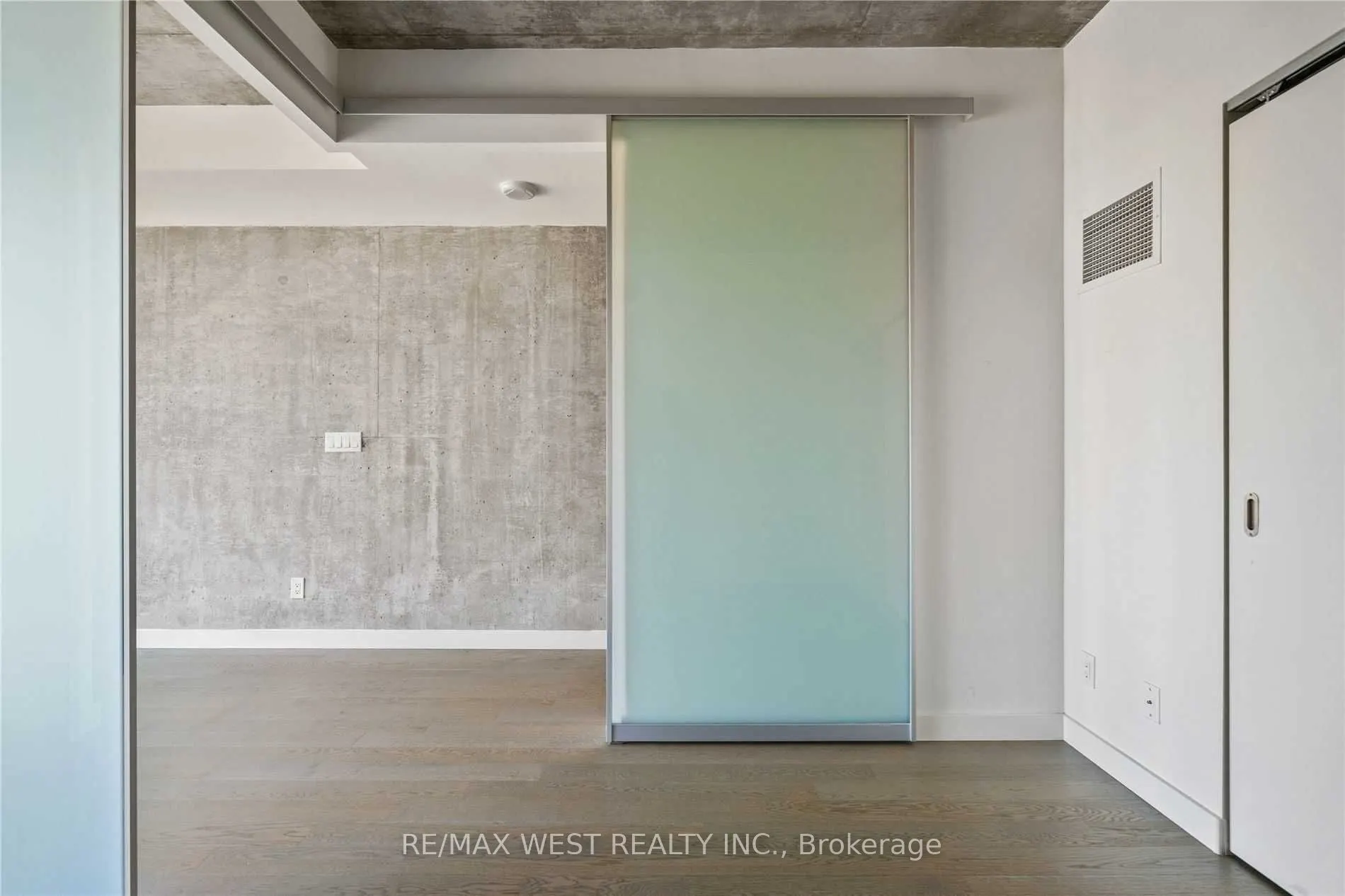 111 Bathurst Street, #1104