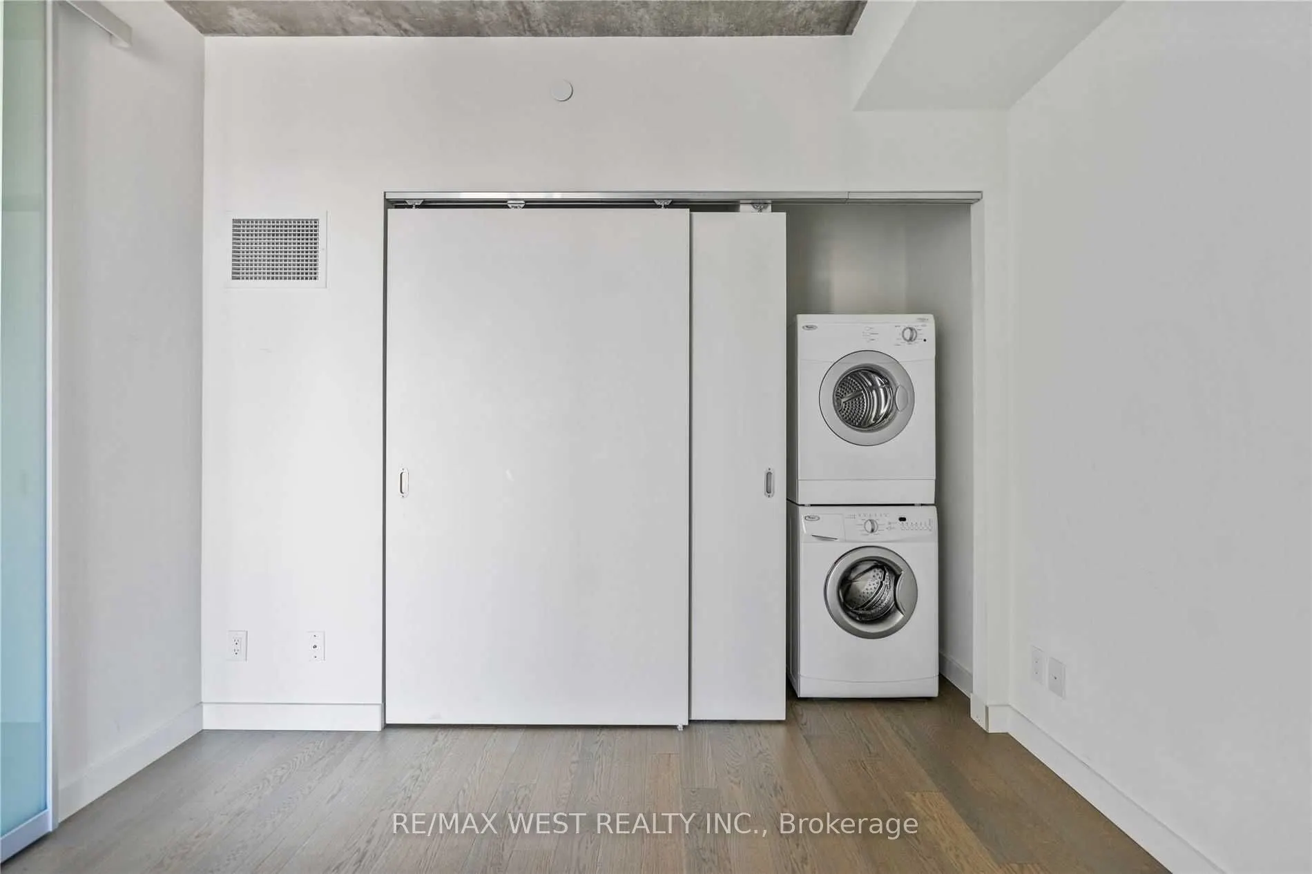 111 Bathurst Street, #1104