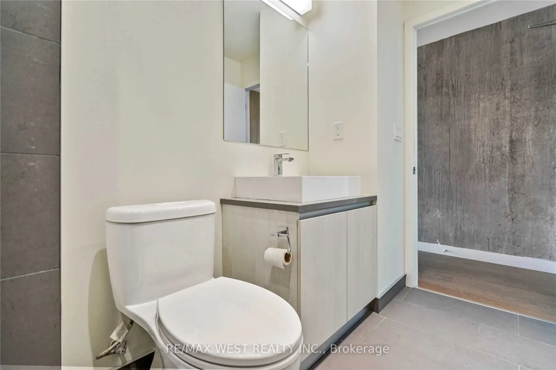111 Bathurst Street, #1104