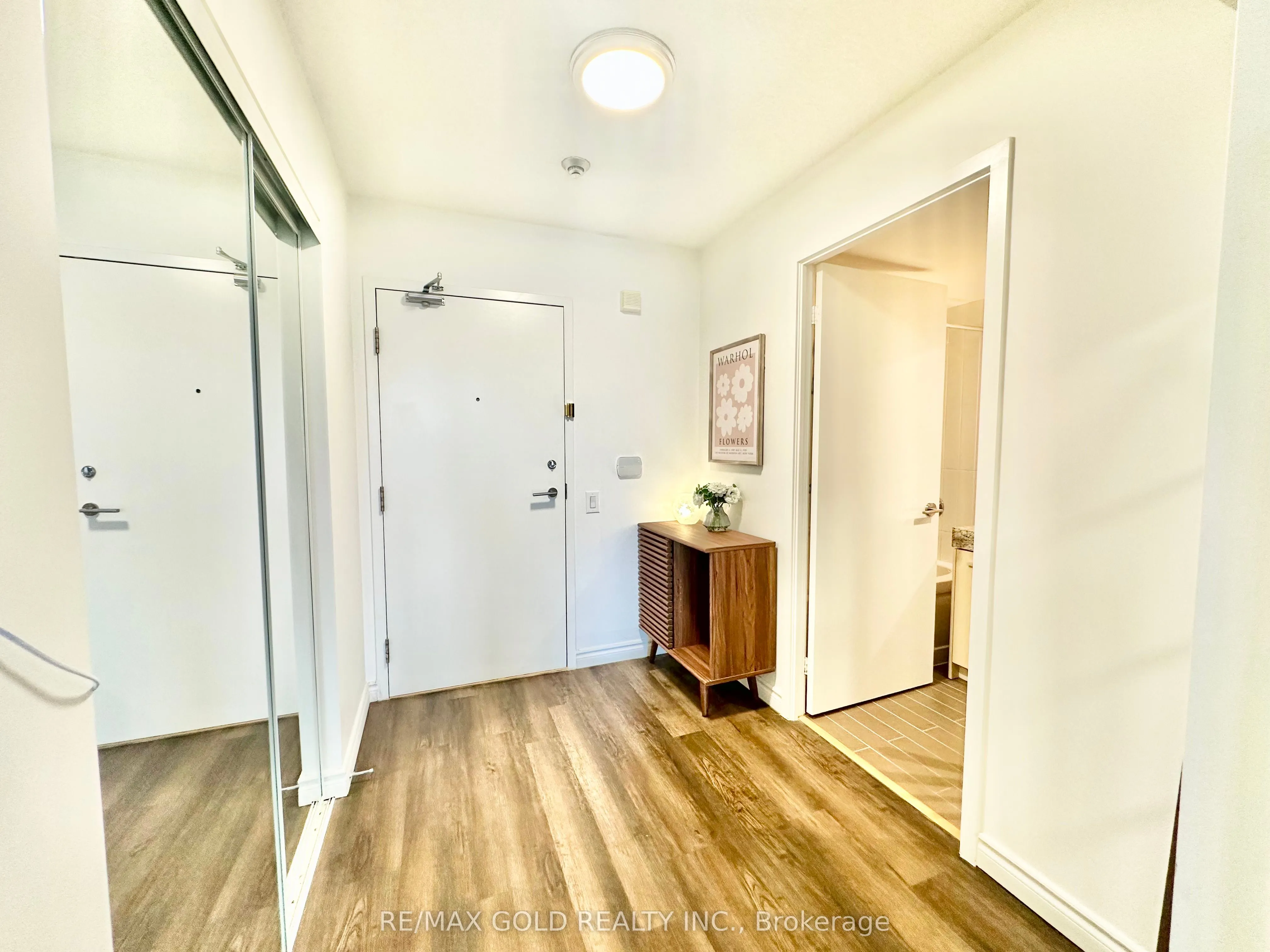 29 Singer Court, #1210