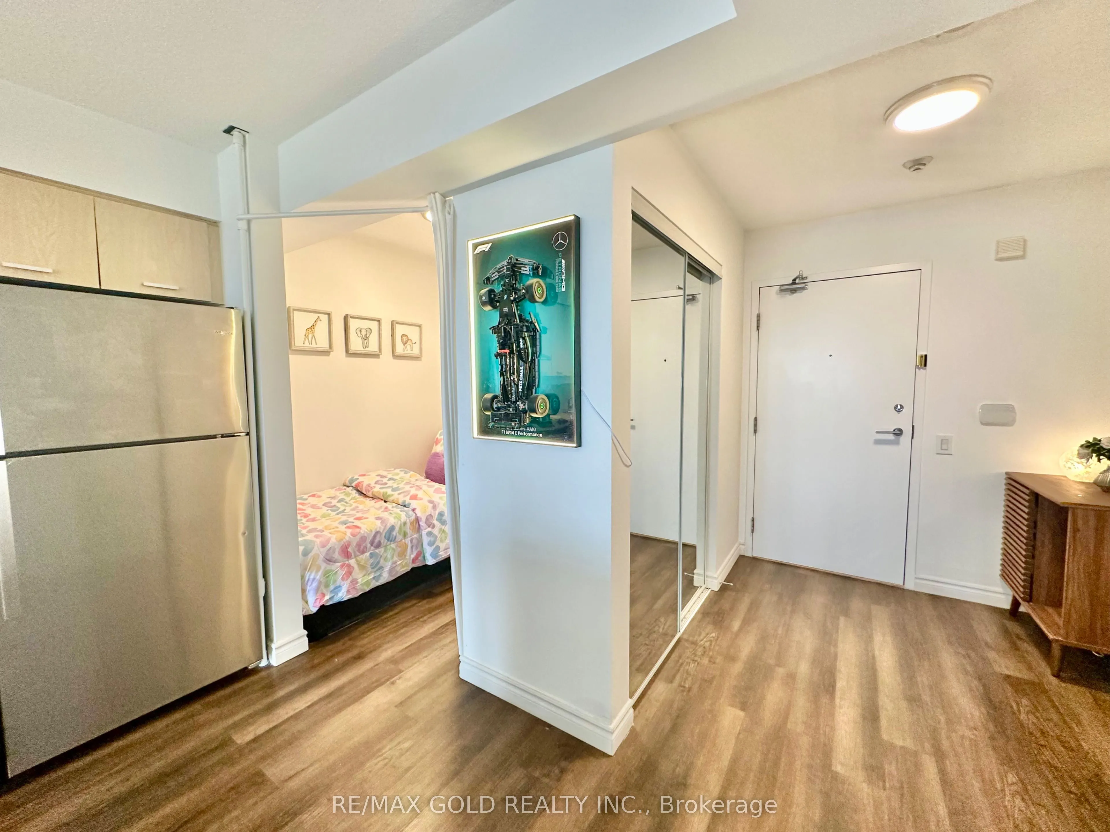 29 Singer Court, #1210