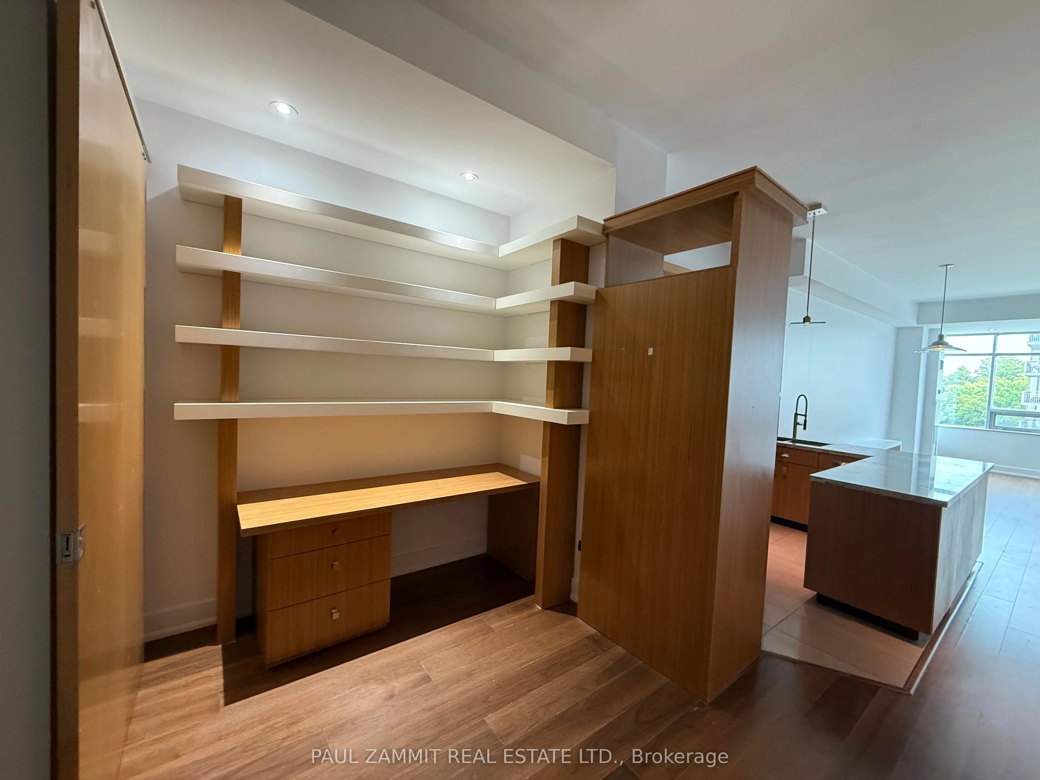 562 Eglinton Avenue E, #402