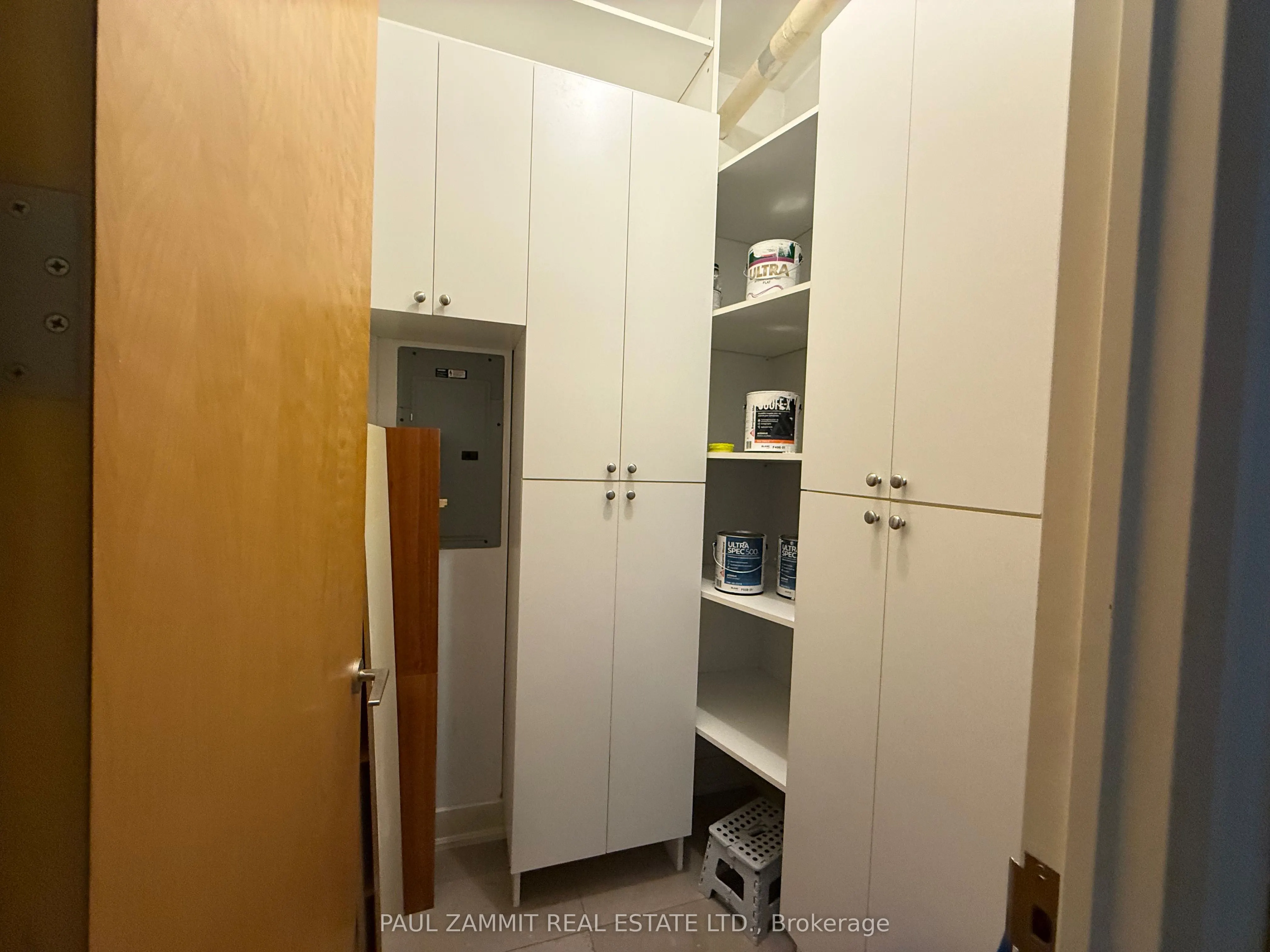 562 Eglinton Avenue E, #402