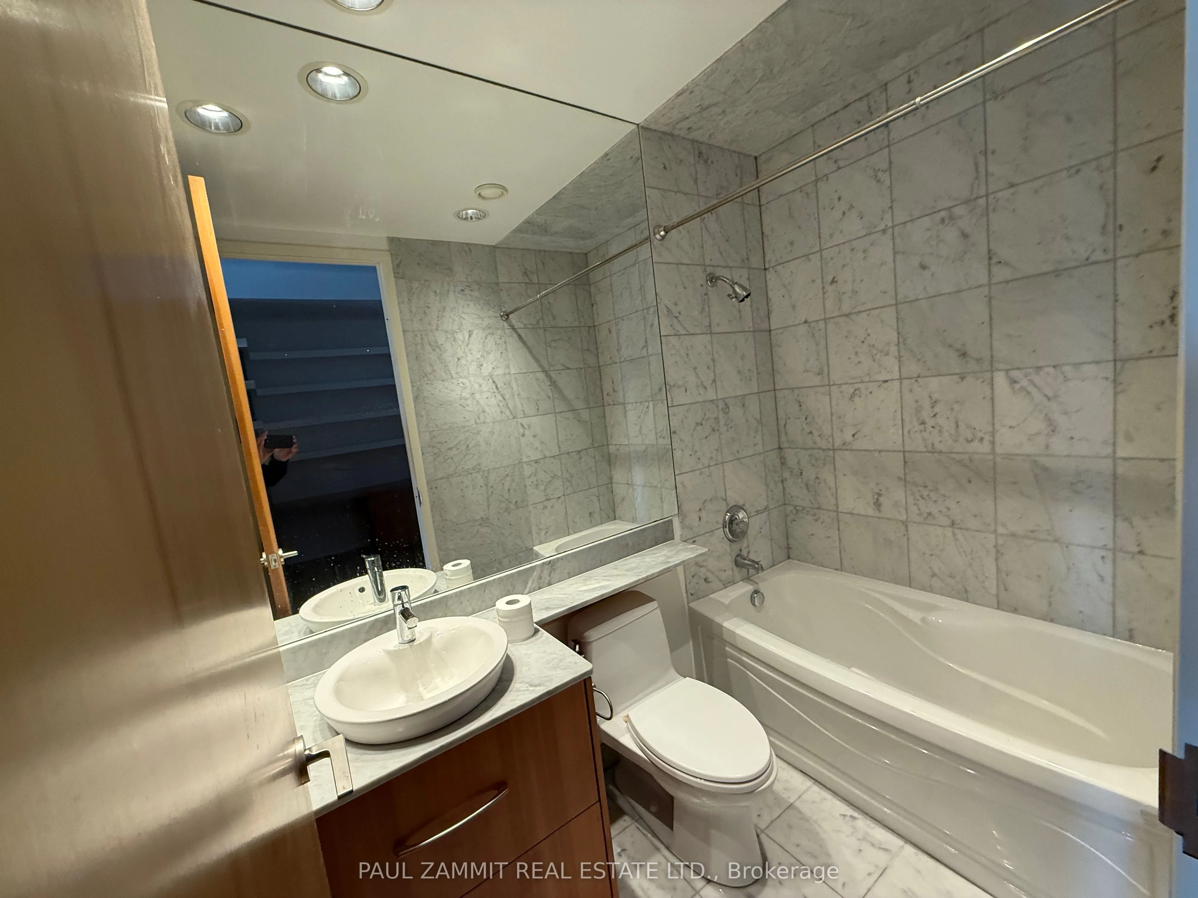 562 Eglinton Avenue E, #402
