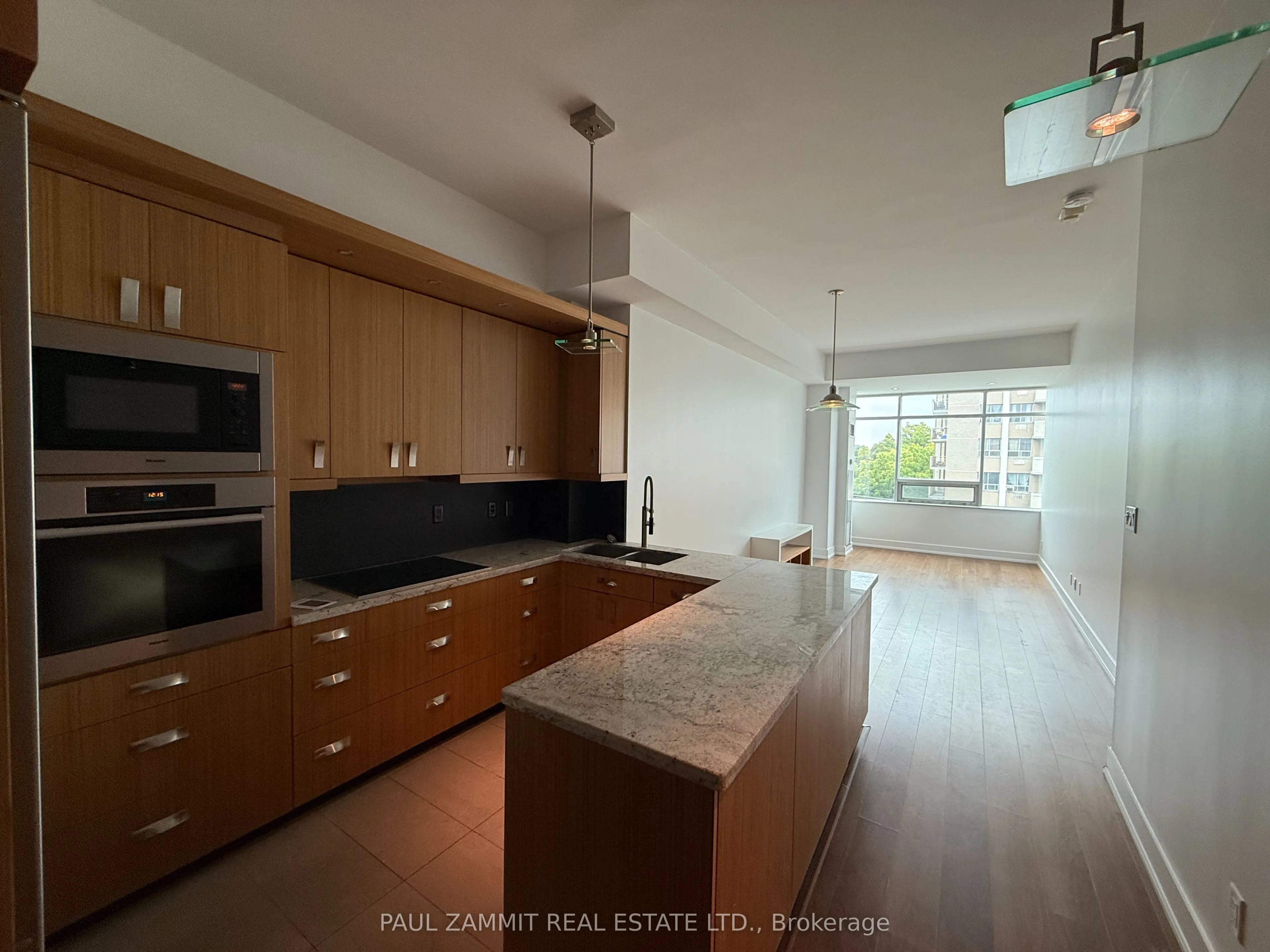 562 Eglinton Avenue E, #402