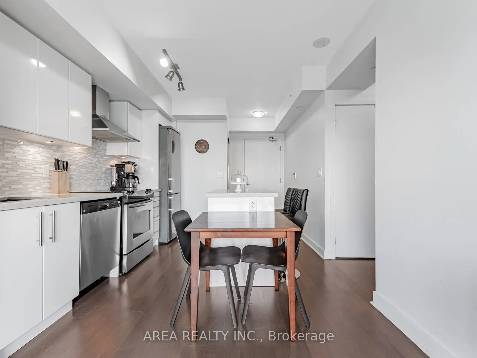 58 Orchard View Boulevard, #2001