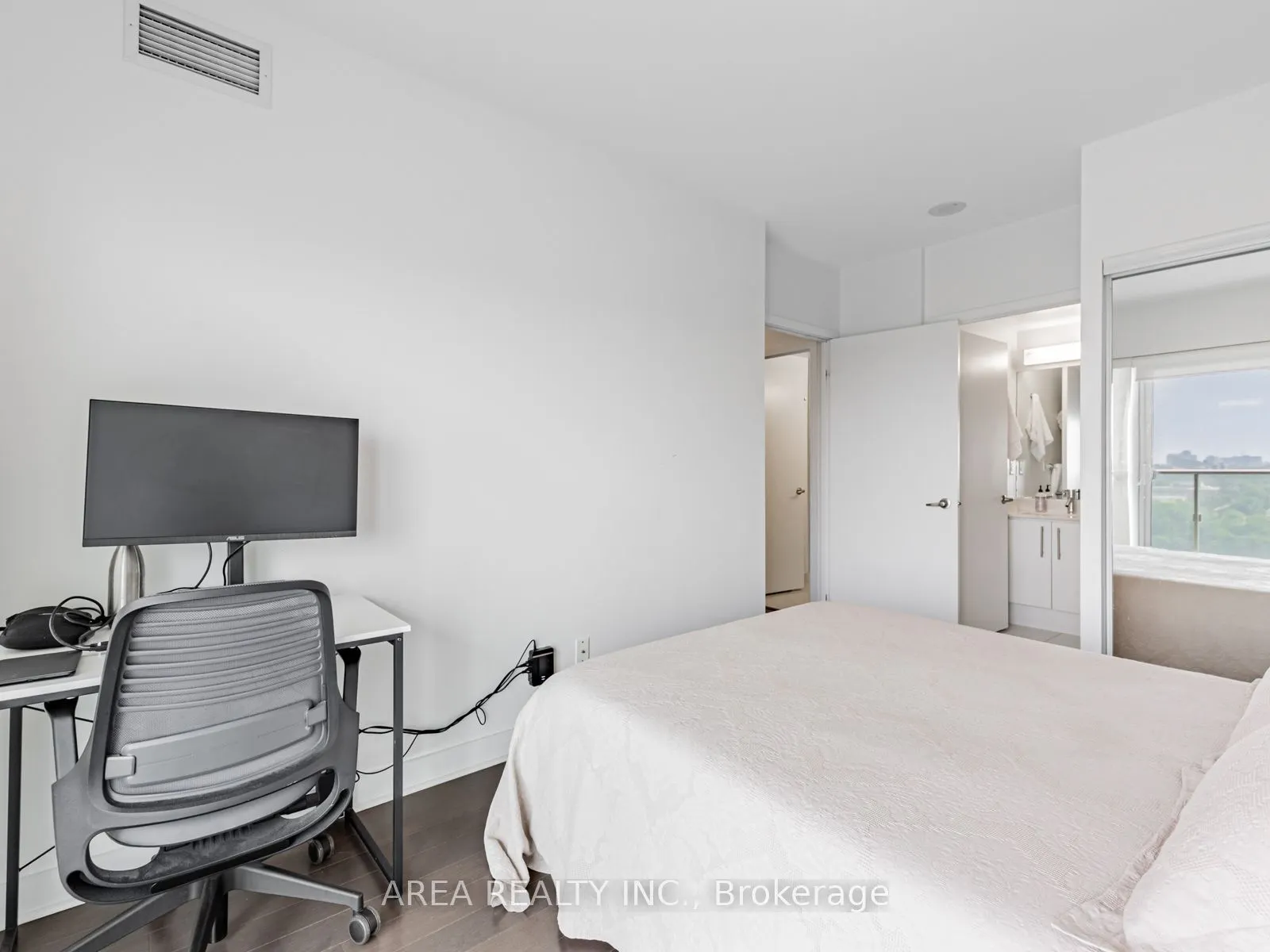 58 Orchard View Boulevard, #2001