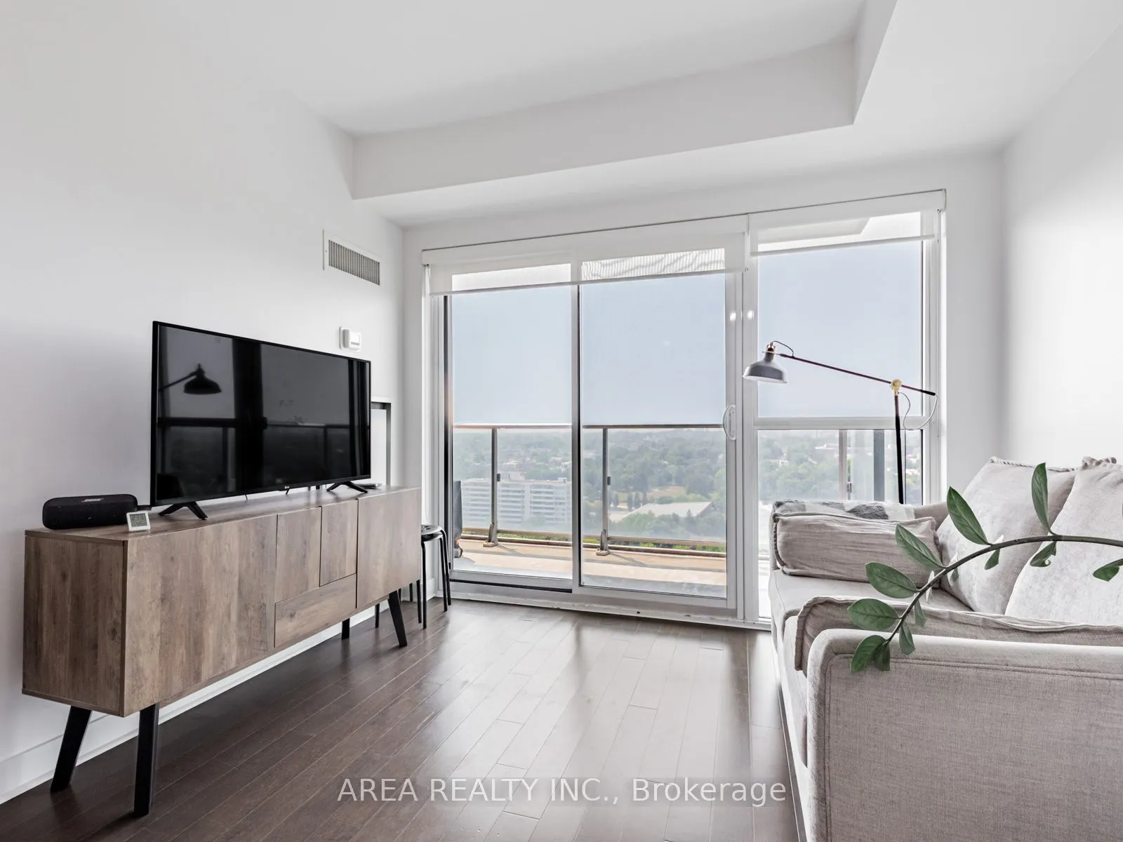 58 Orchard View Boulevard, #2001