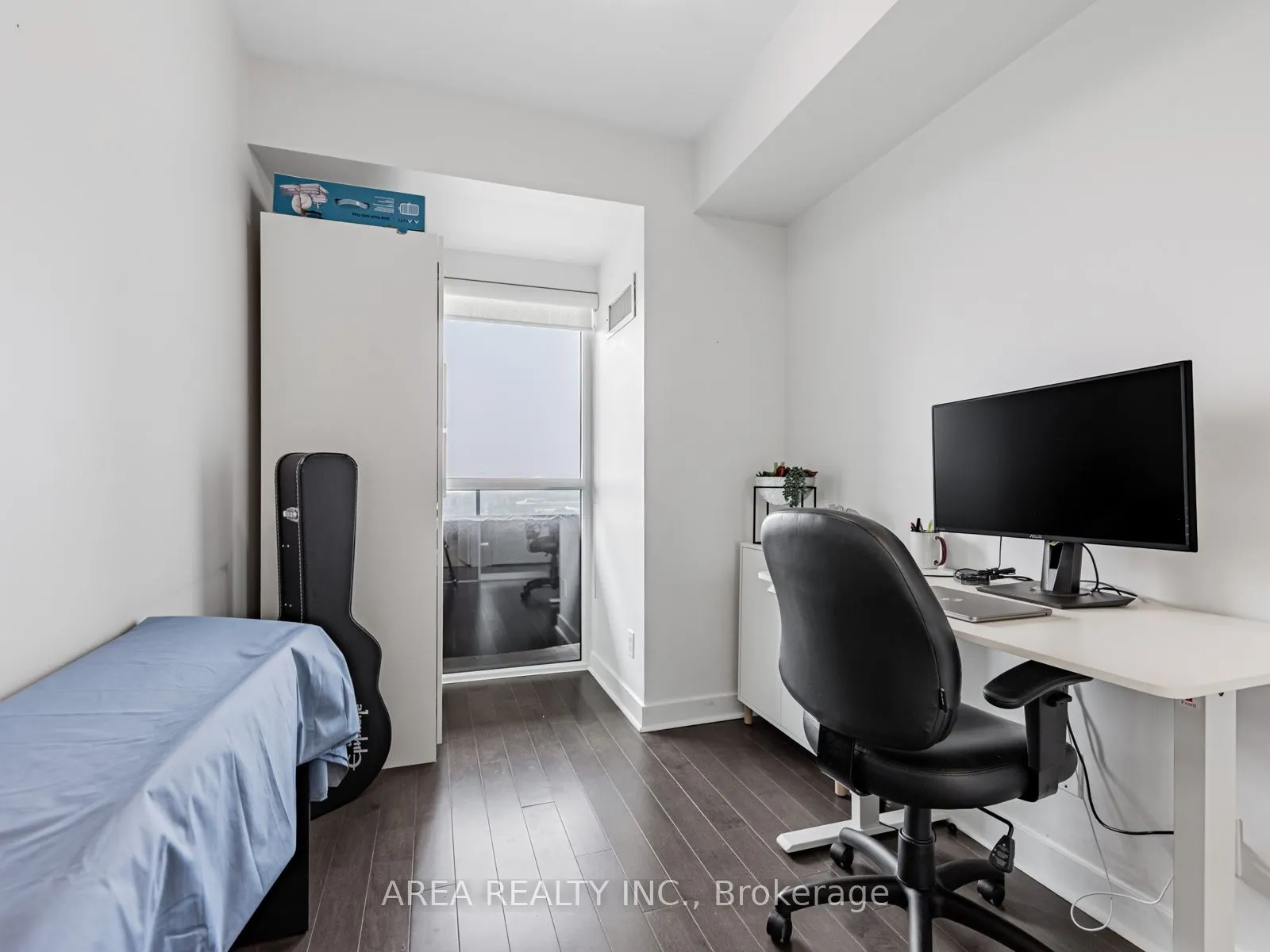 58 Orchard View Boulevard, #2001