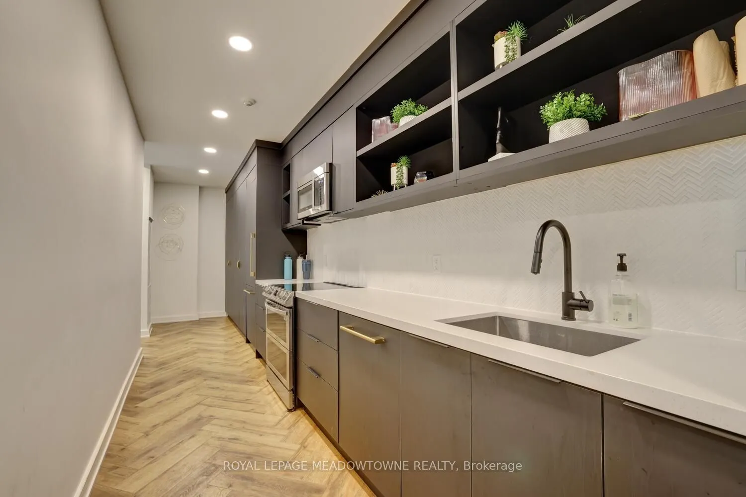 600 Queens Quay, #633