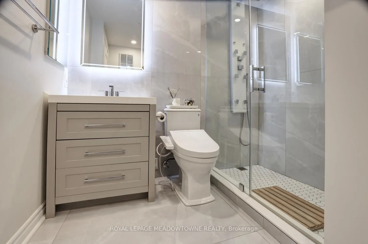 600 Queens Quay, #633